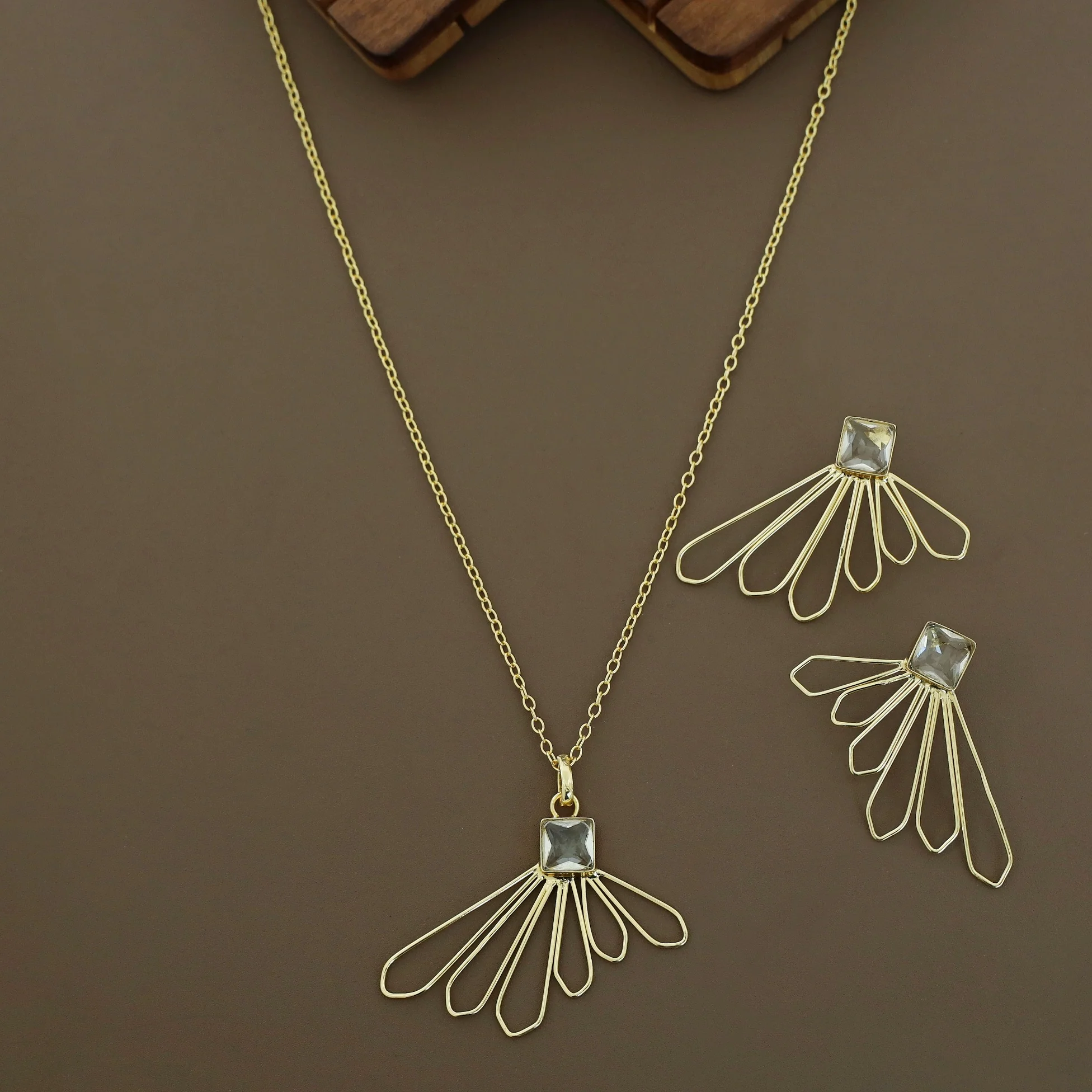 Golden 6 Petal Glossy Stone Neckpiece With Earring - Image 9