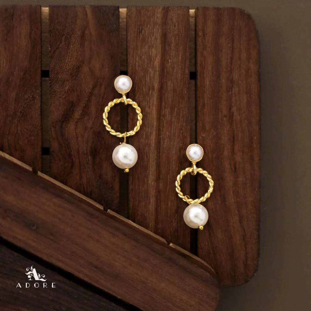 Golden Adya Circle Pearl Short Neckpiece With Earring - Image 4