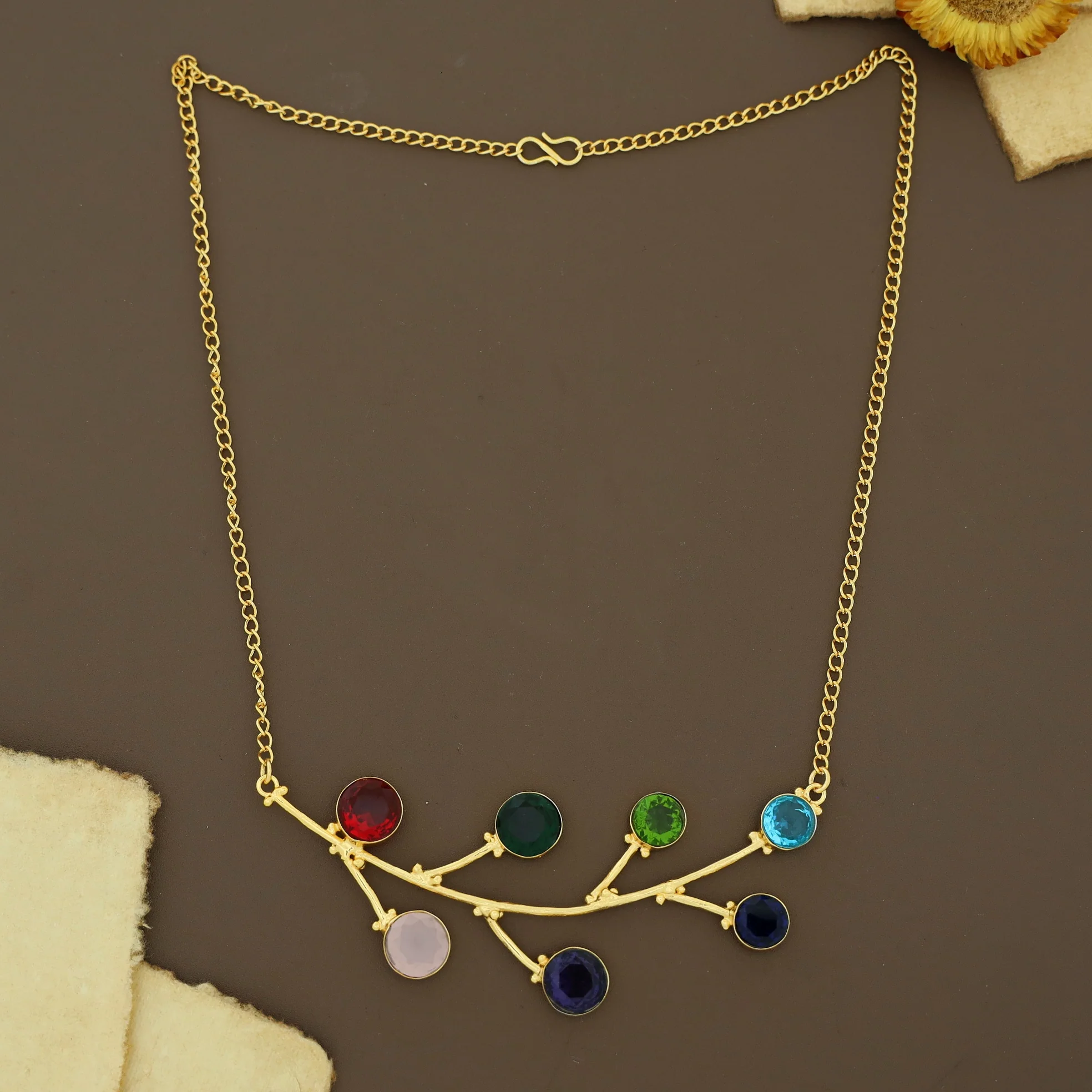 Sitara Golden Chainy Leaf Circle Glossy Neckpiece - Image 9