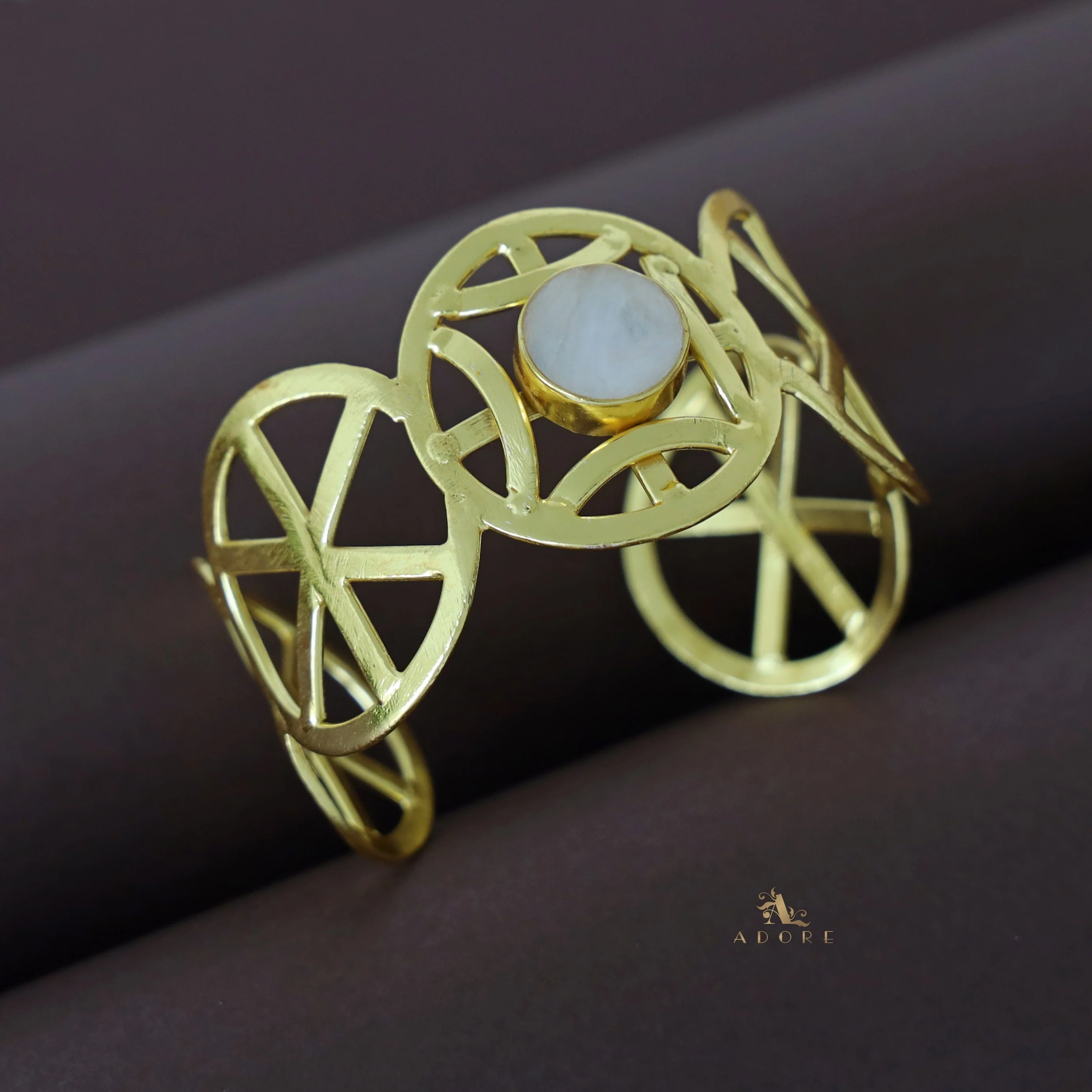 Golden Circle And Lines MOP Bangle - Image 3