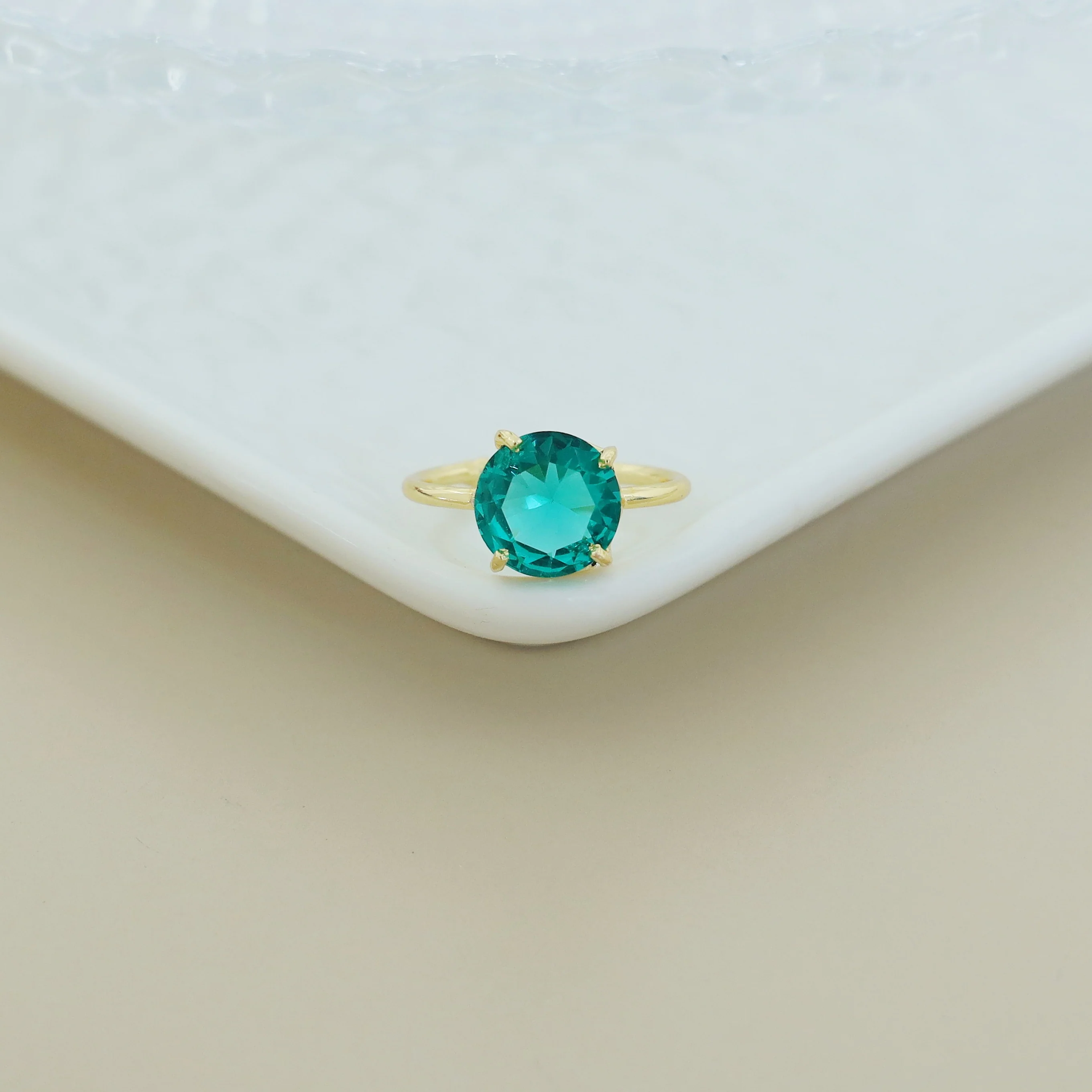 Golden Claw Glossy Round Ring - Image 25