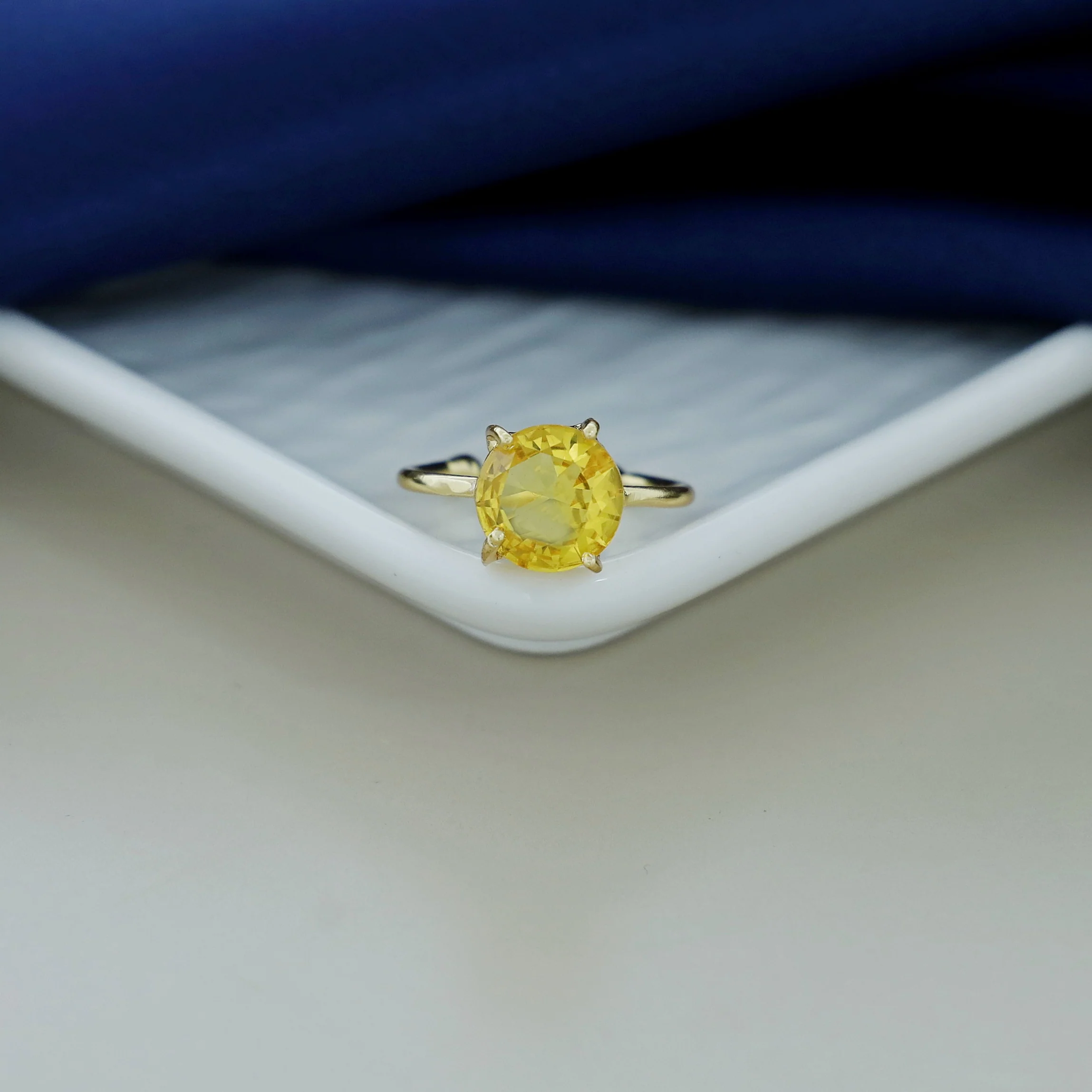 Golden Claw Glossy Round Ring - Image 7