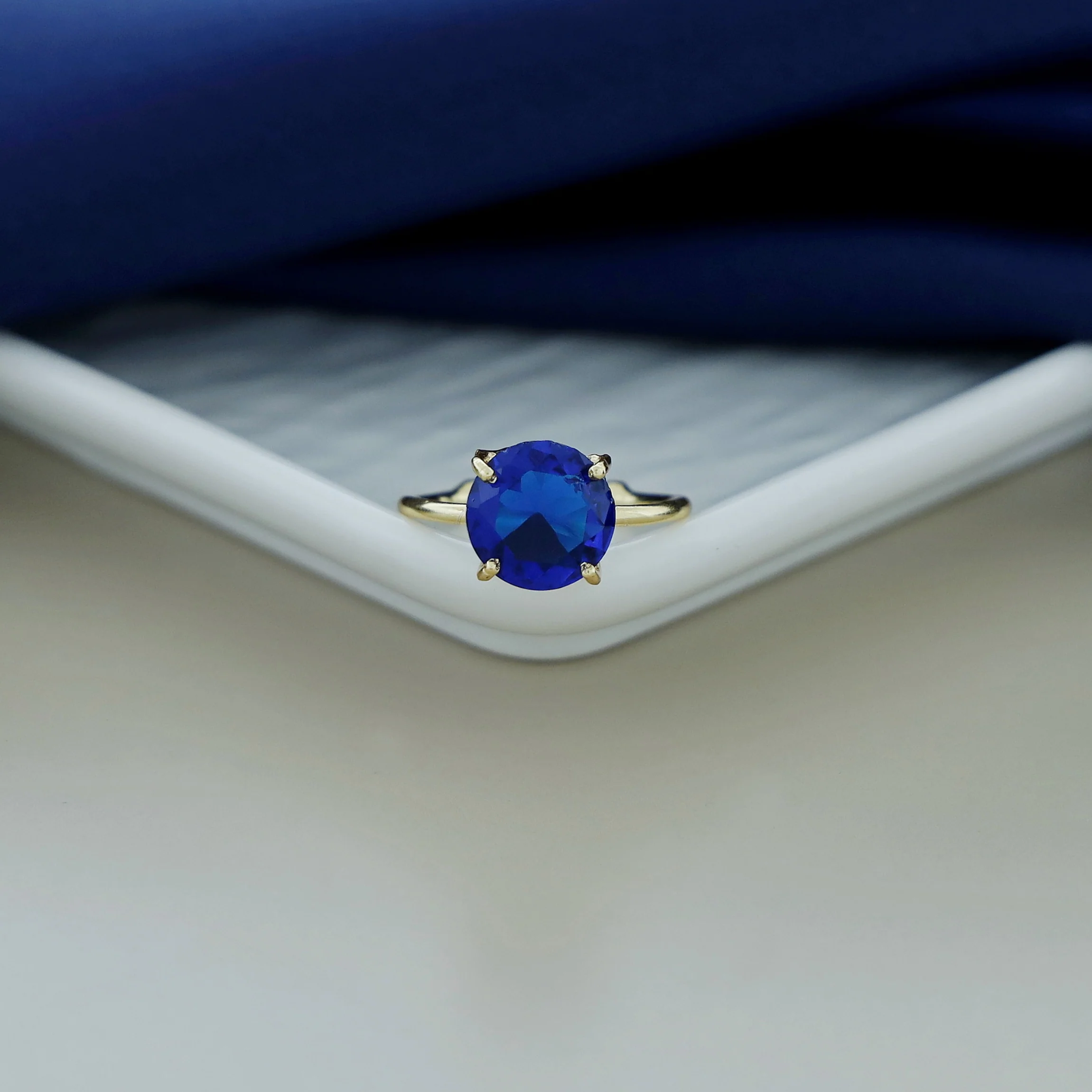 Golden Claw Glossy Round Ring - Image 9