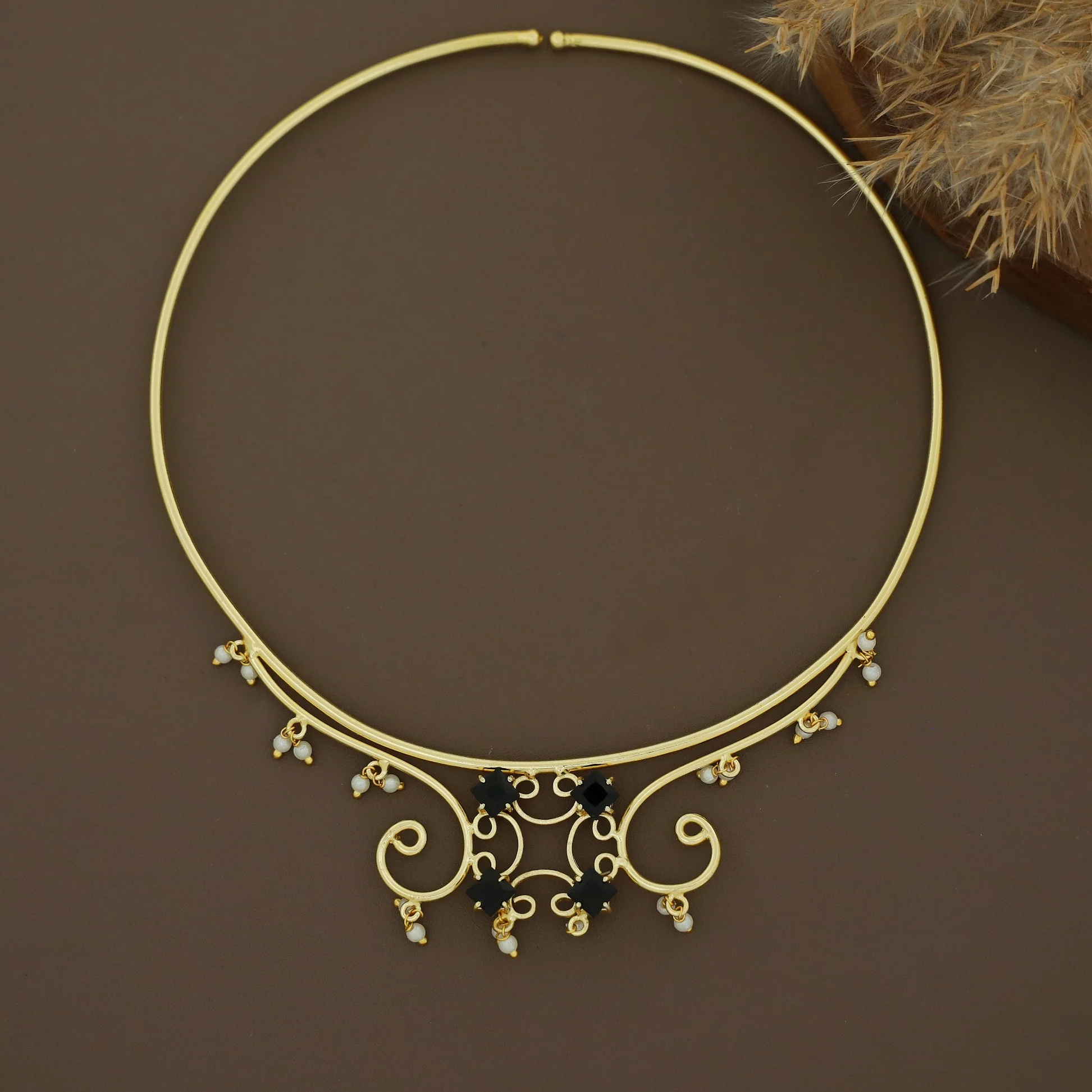 Aizah Golden Claw Glossy Stone Pearl Neck Cuff - Image 5