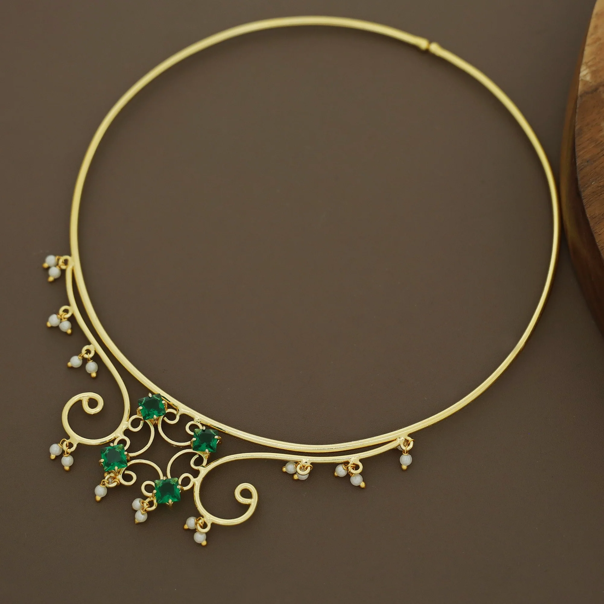Aizah Golden Claw Glossy Stone Pearl Neck Cuff - Image 8