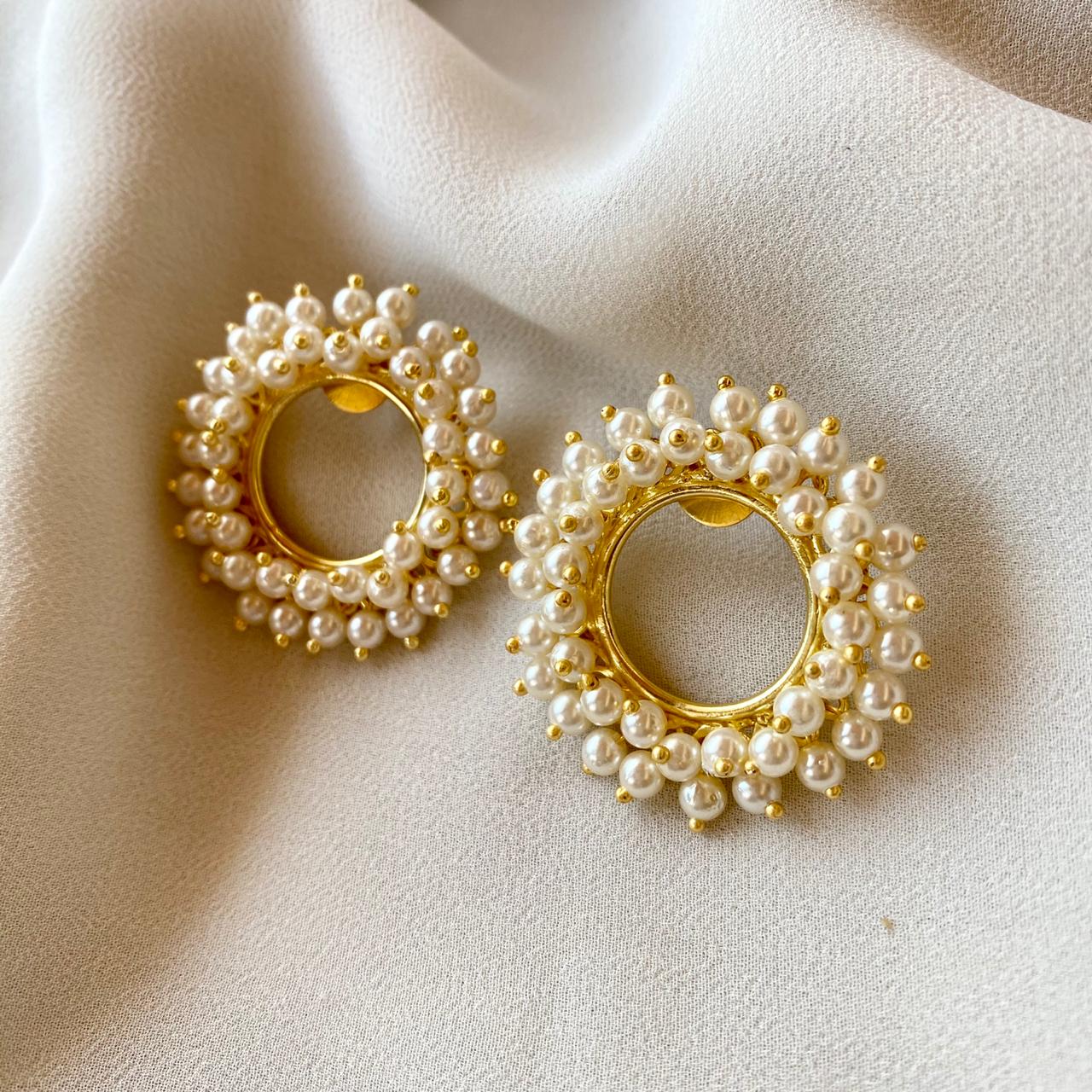 Golden Cluster Pearl Earring - Image 3