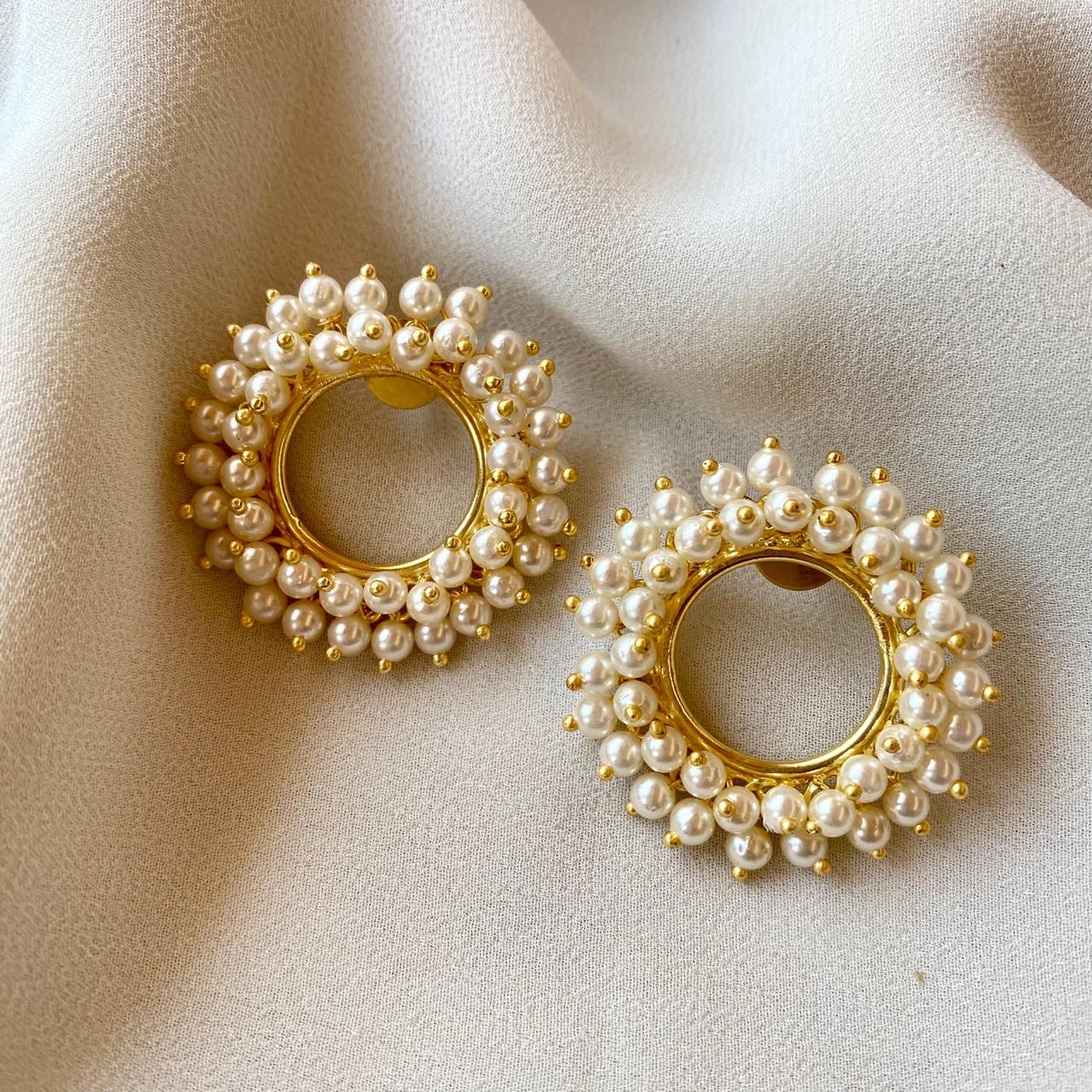 Golden Cluster Pearl Earring - Image 4