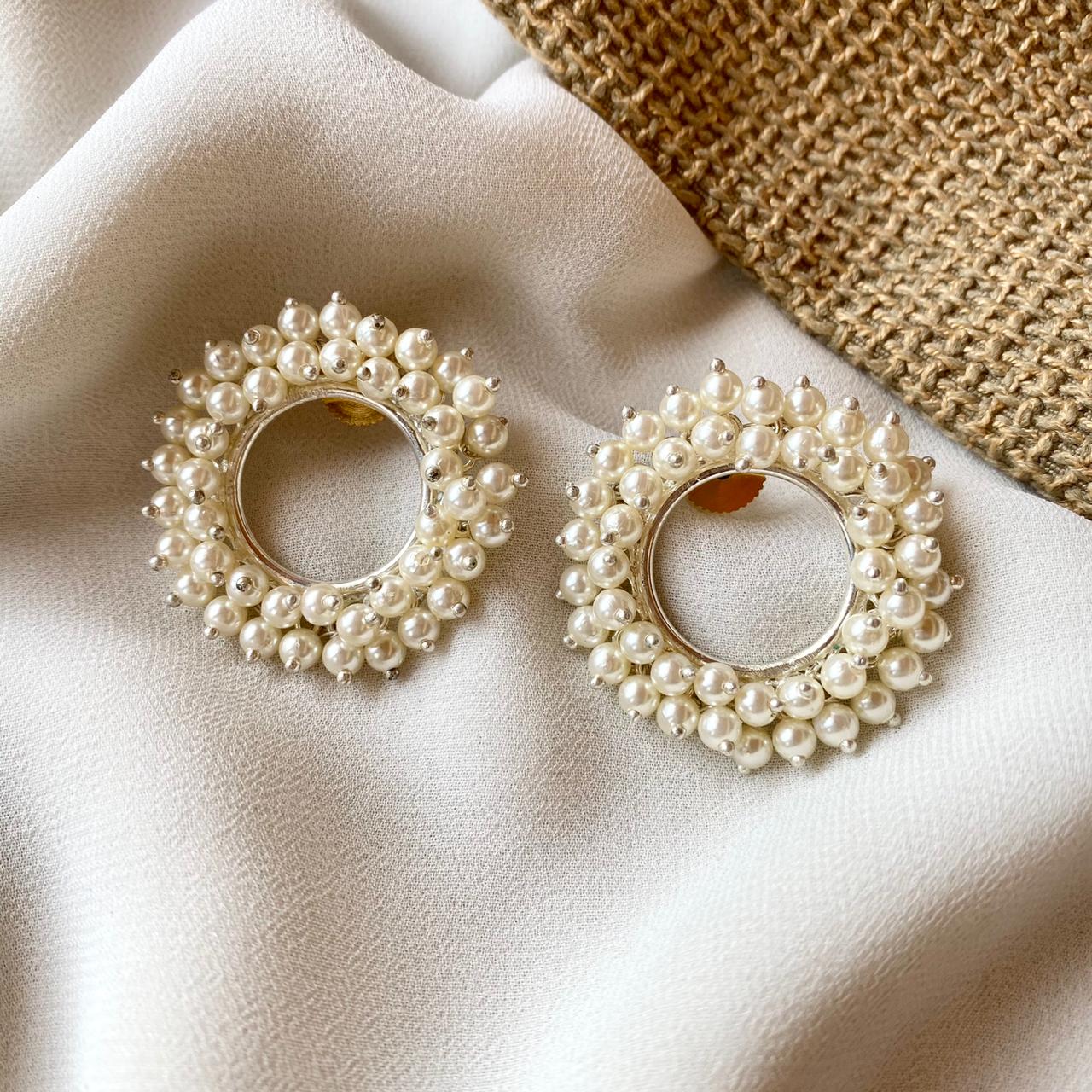 Golden Cluster Pearl Earring - Image 5