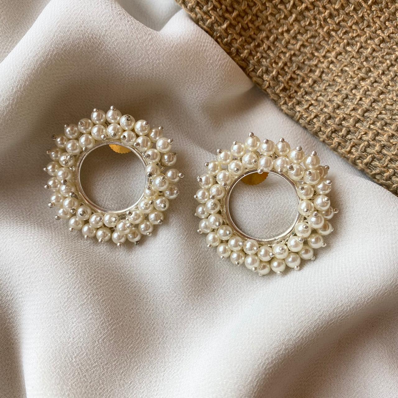 Golden Cluster Pearl Earring - Image 6