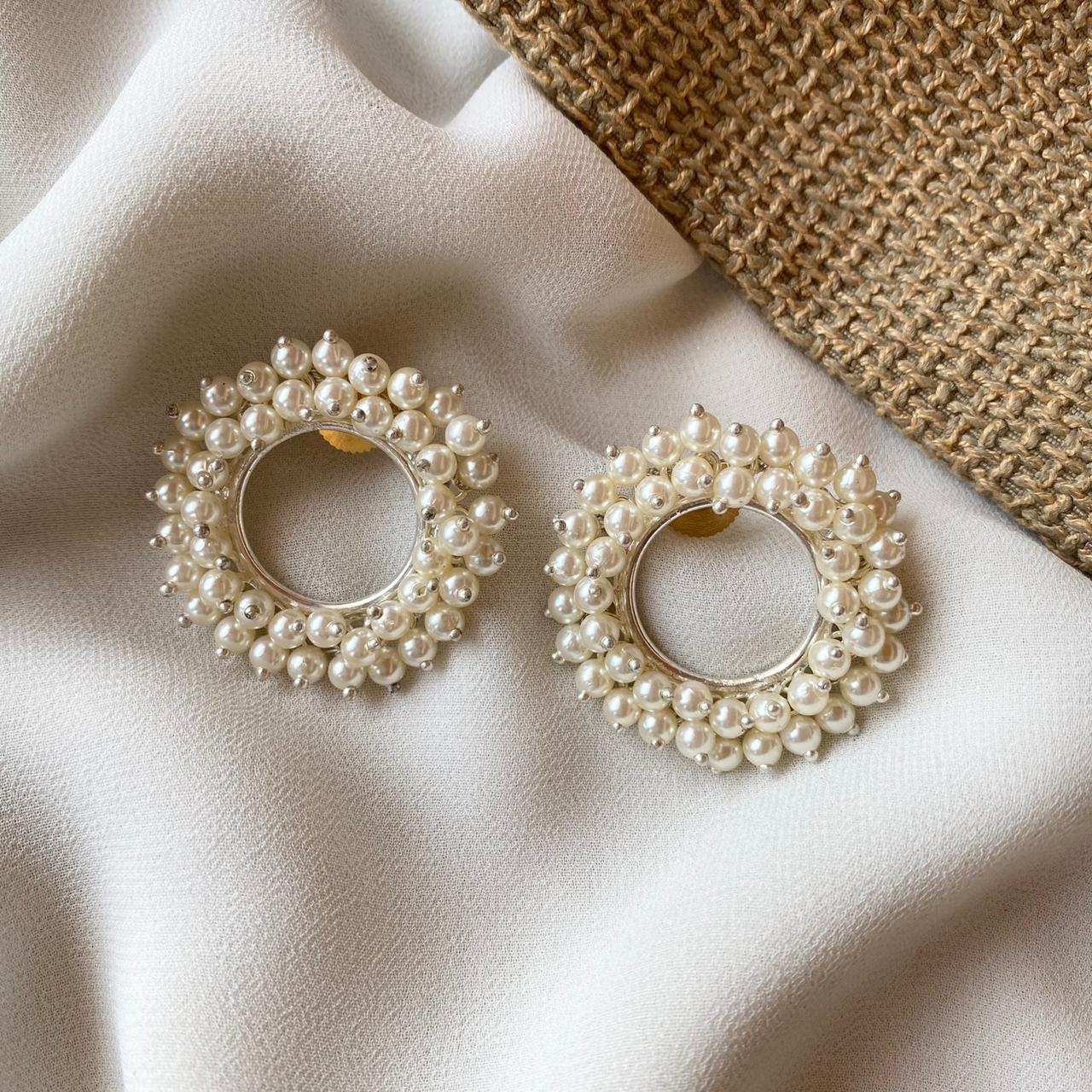 Golden Cluster Pearl Earring - Image 7