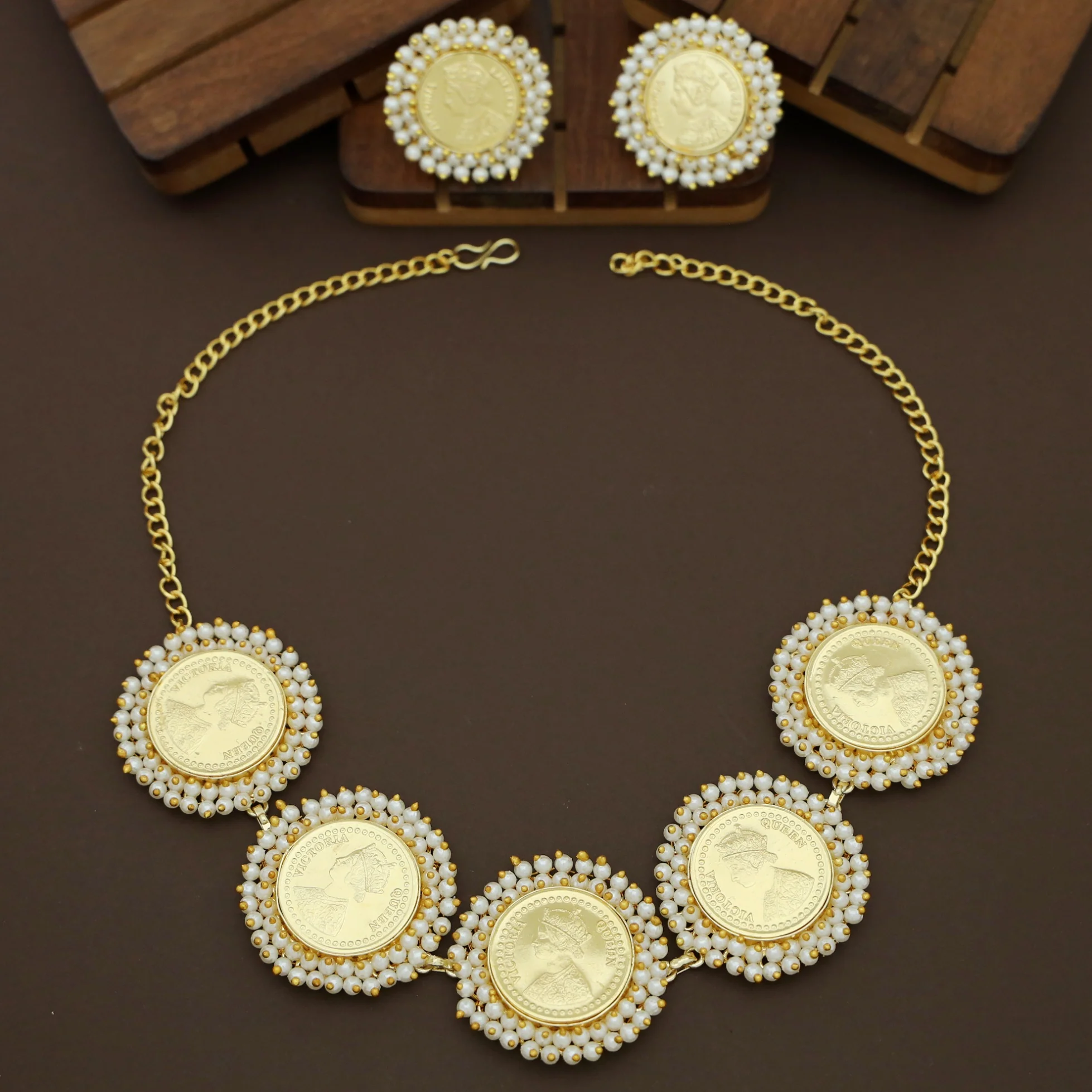 Golden Coin Cluster Pearl Choker / Short Neckpiece With Earring - Image 3