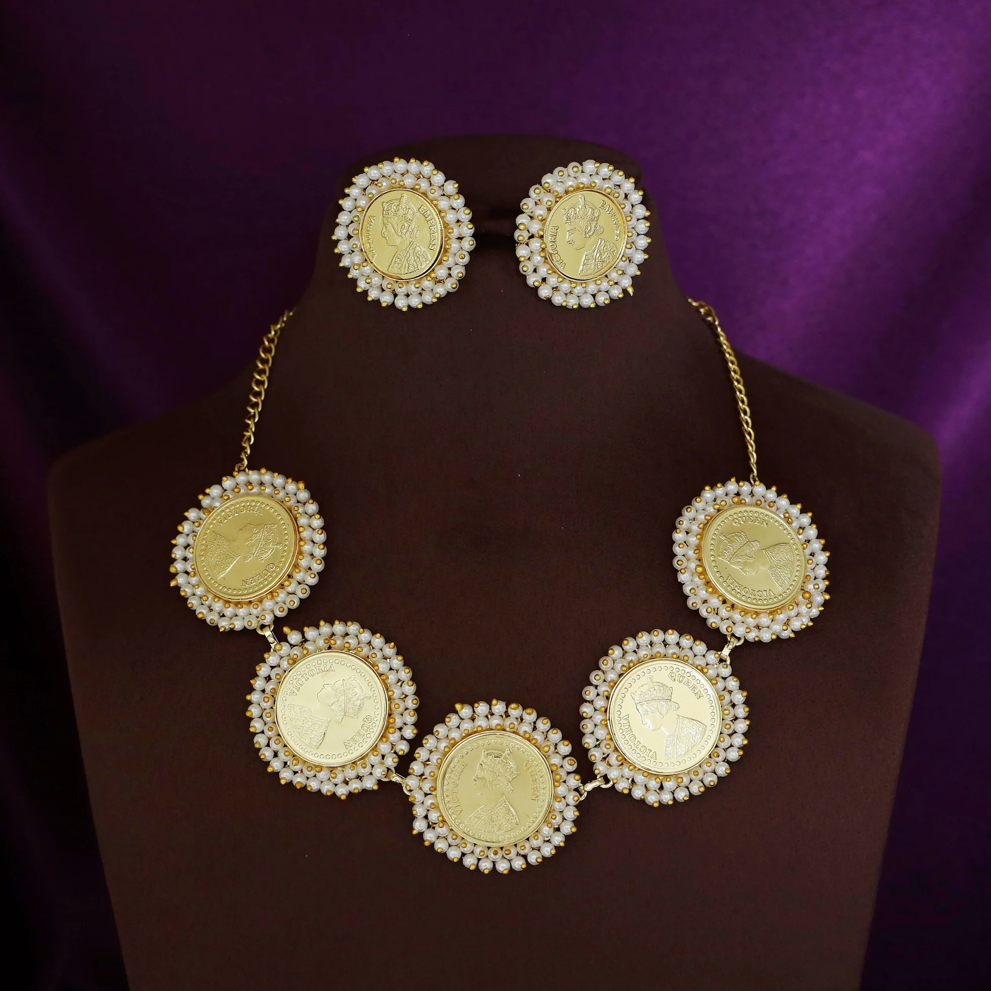 Golden Coin Cluster Pearl Choker / Short Neckpiece With Earring - Image 5