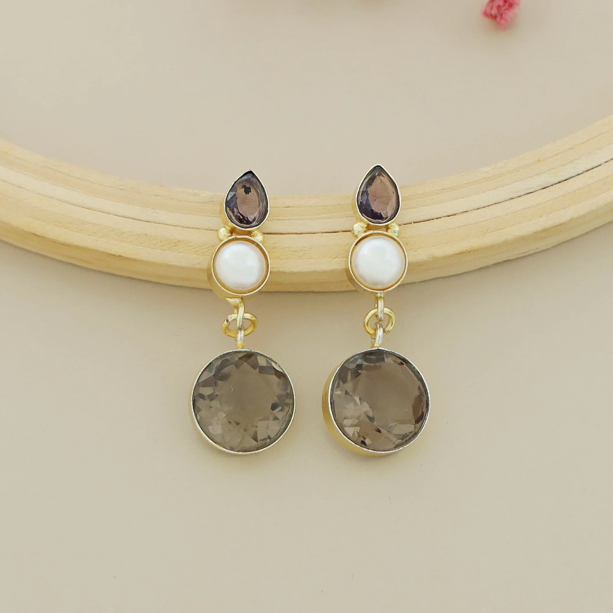 Hita Dual Glossy And Pearl Earring - Image 4