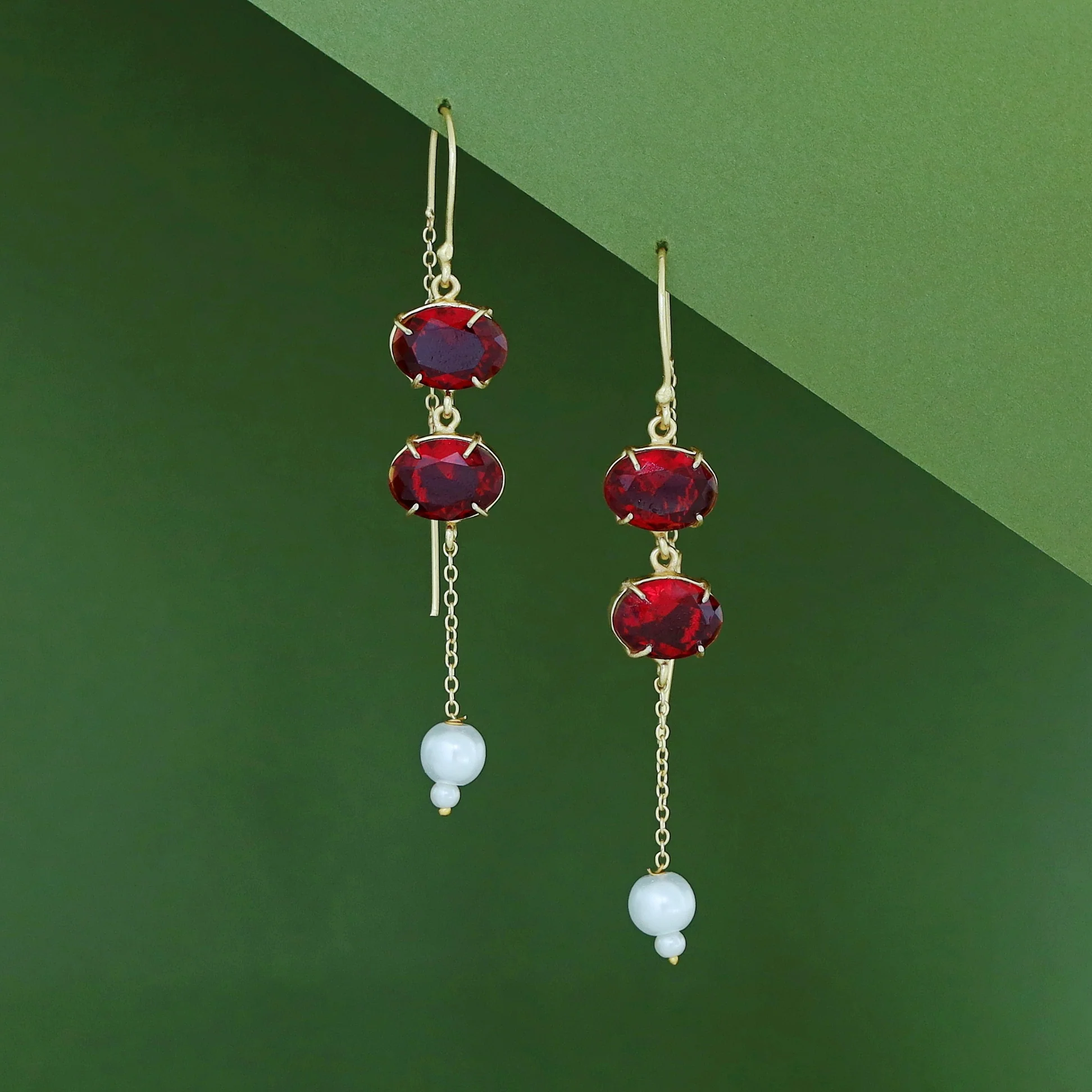 Emryn Glossy Dual Oval Pearl Needle And Thread Earring - Image 4