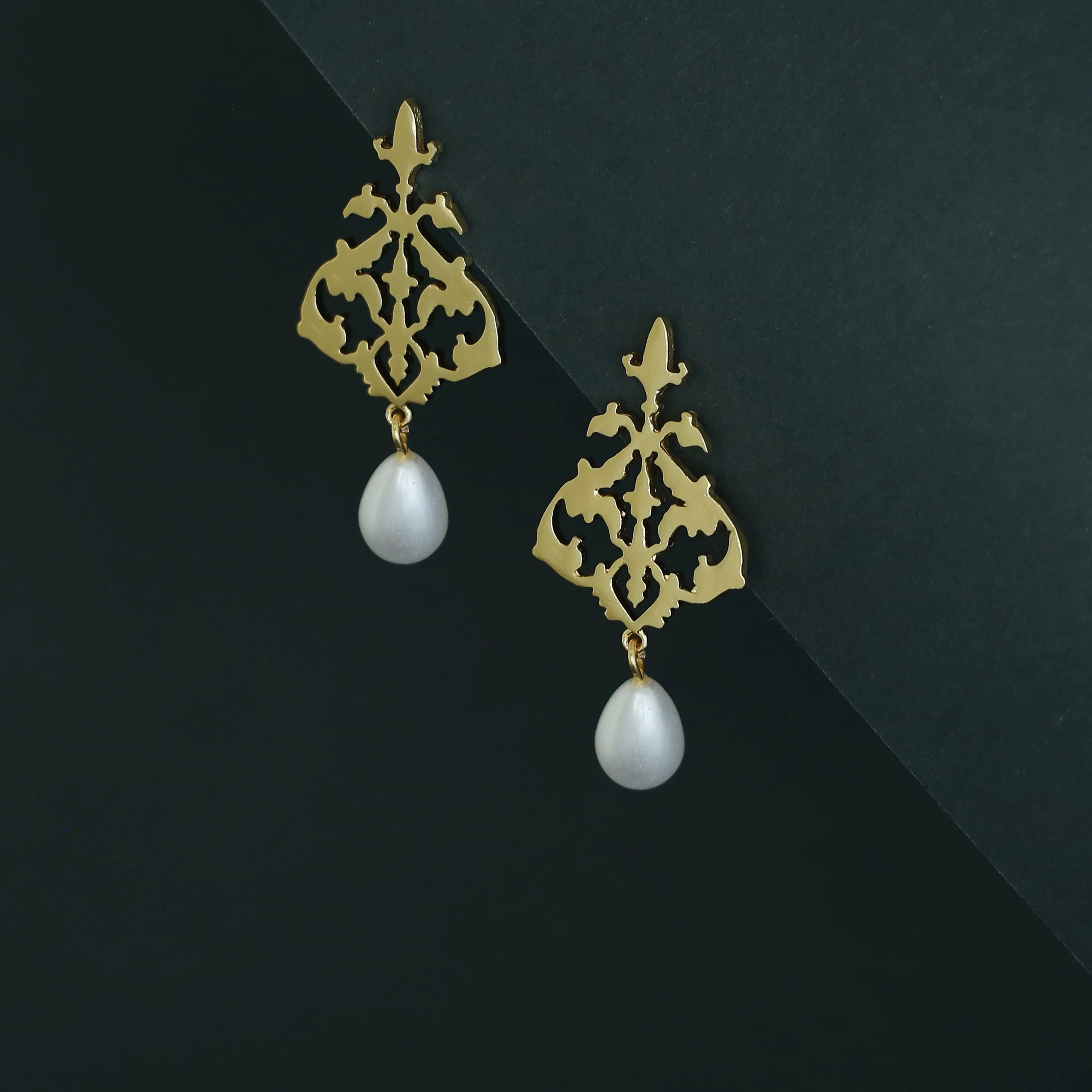 Simone Filigree Pearl Drop Earring - Image 3