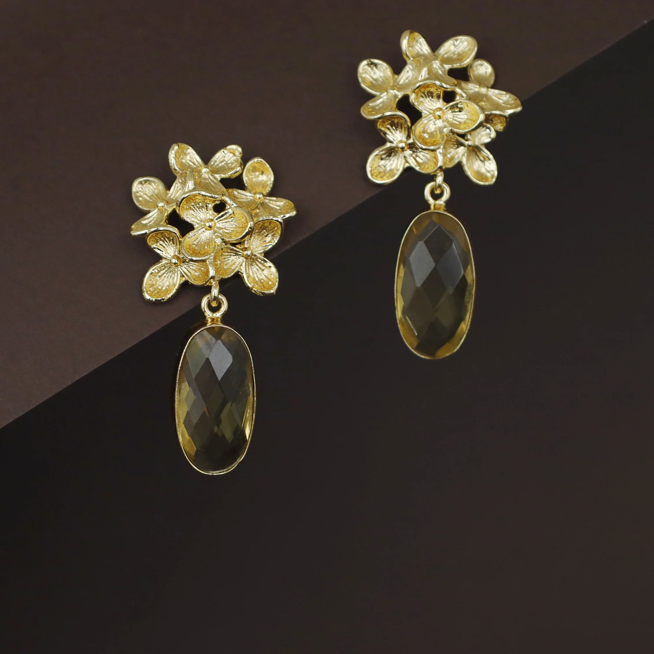 Golden Flower Bunch Oval Glossy Stone Earring - Image 4