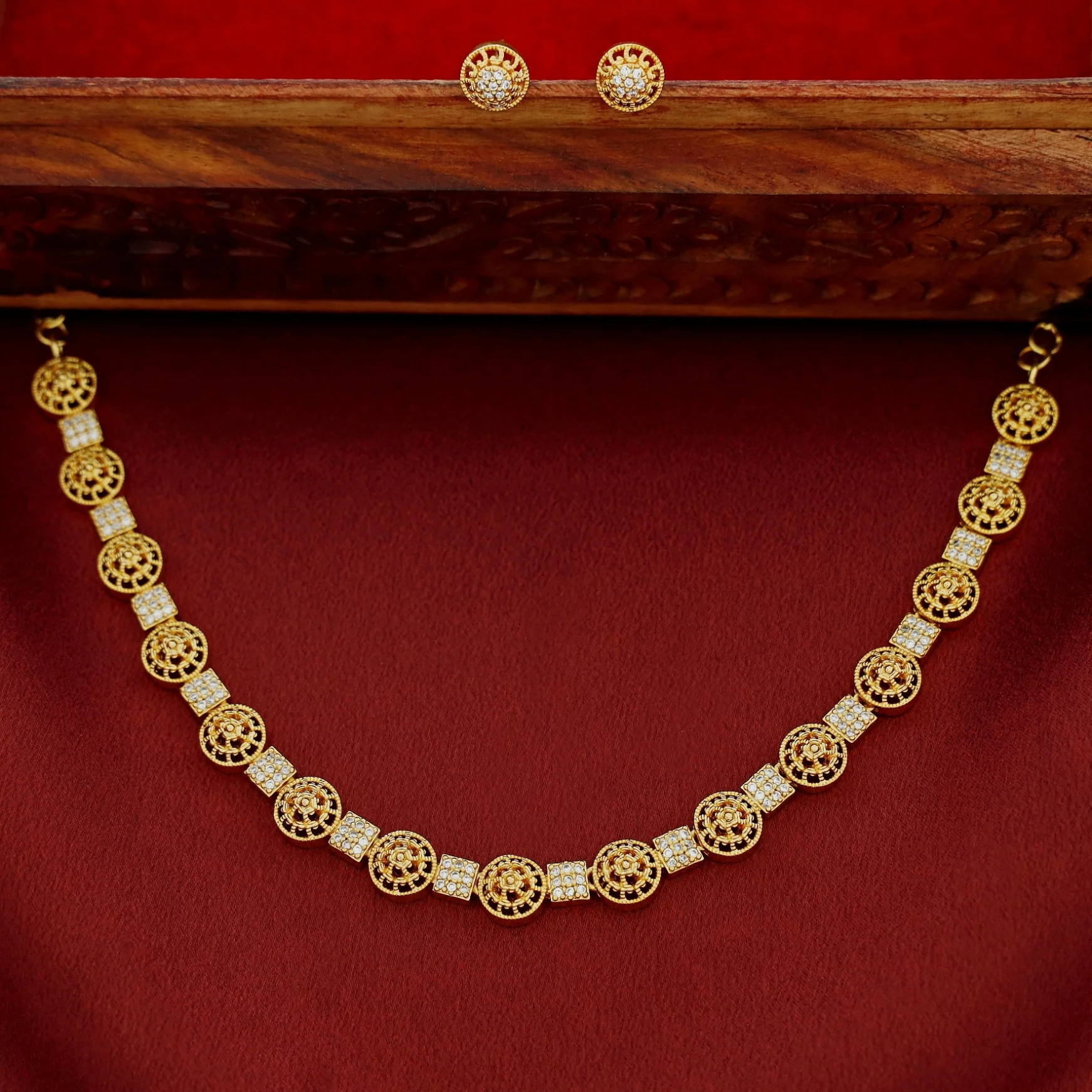Golden Flower Square Short Neckpiece With Stud - Image 3