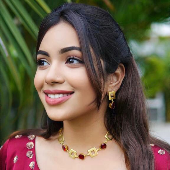 Golden Glossy 4 Square Neckpiece With Earring - Image 3