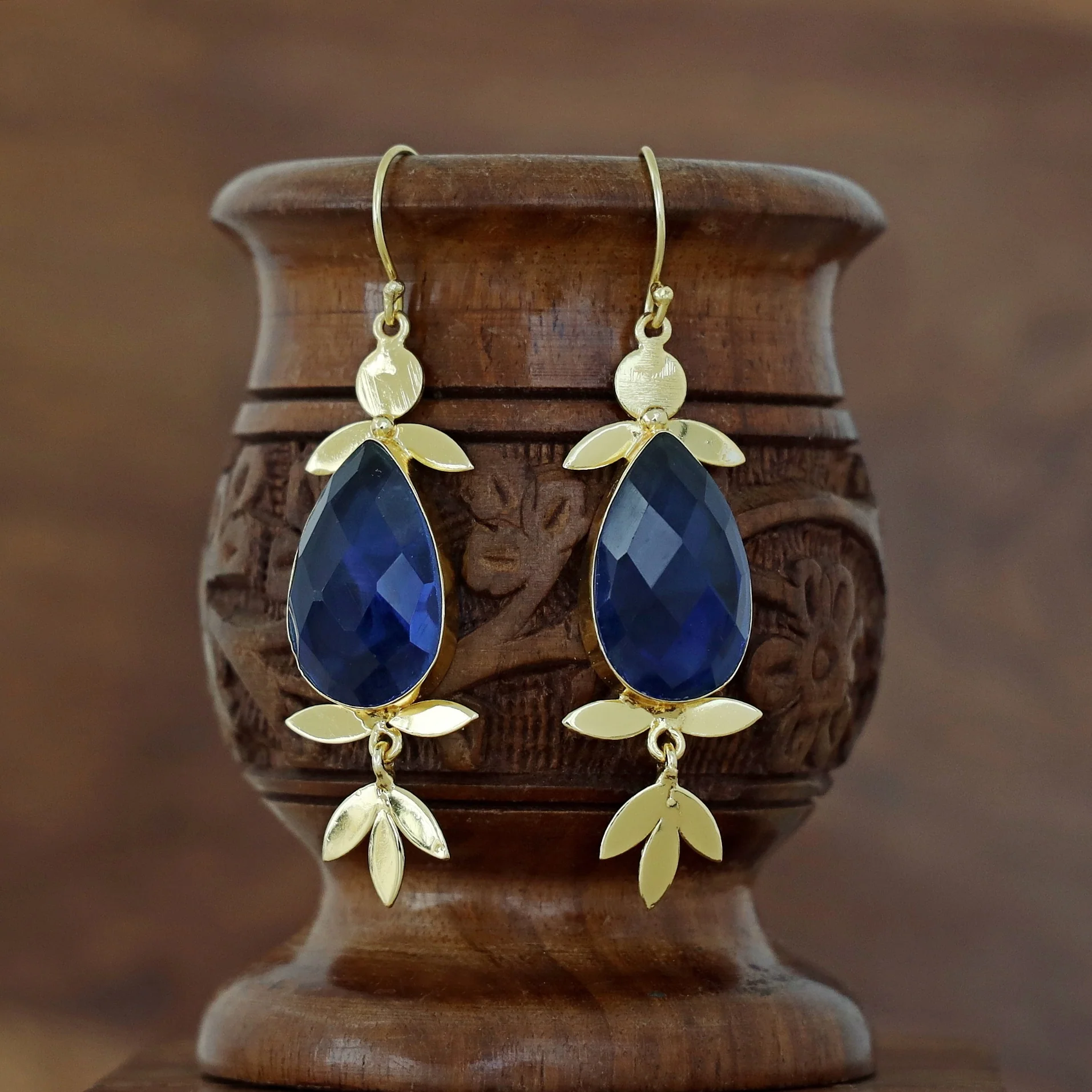 Golden Glossy Stone Leafy Drop Earring - Image 4