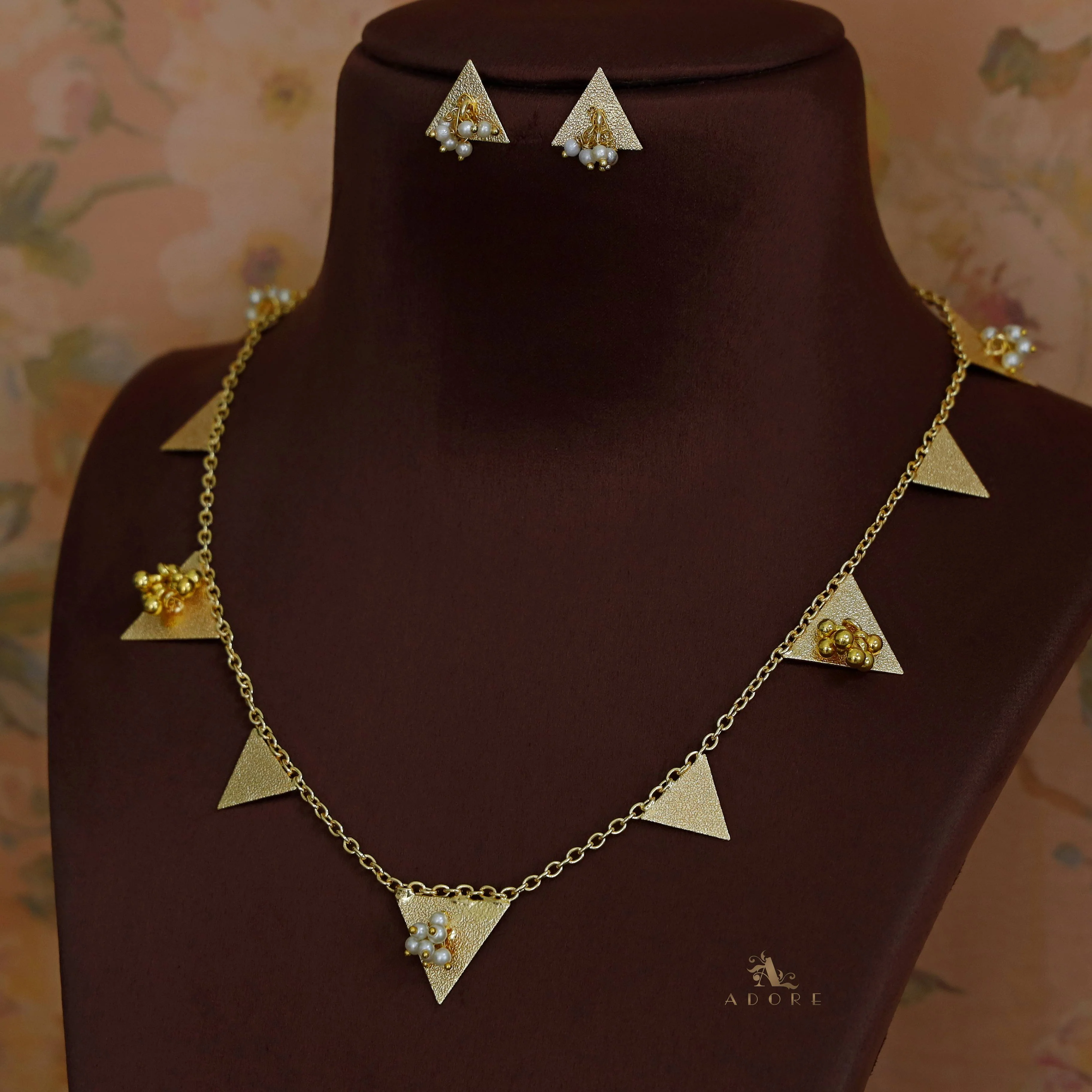 Golden Ghungroo Triangle Short Neckpiece With Earring - Image 9