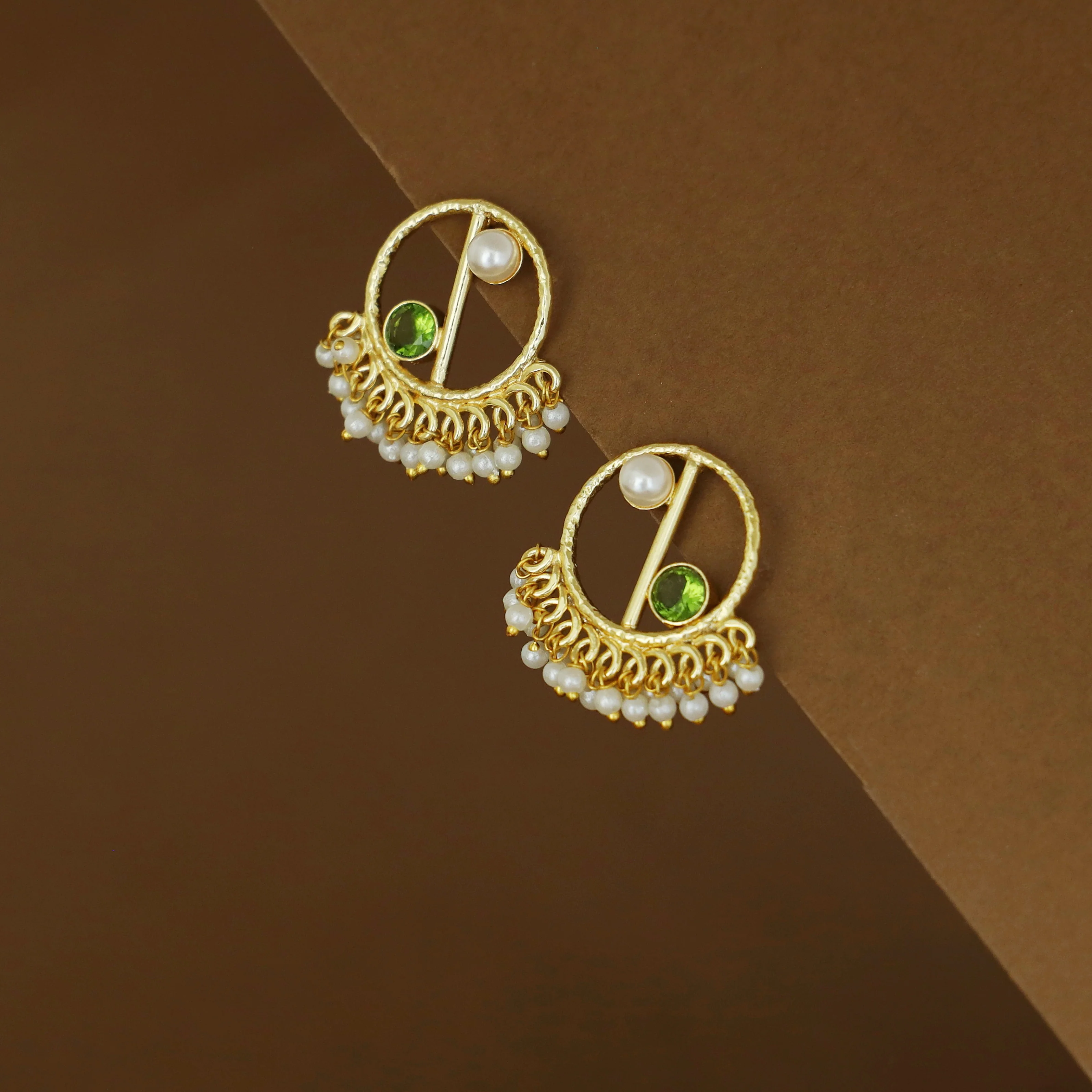 Golden Hammered Circle Cluster Pearl Glossy Stone Earring - Image 11