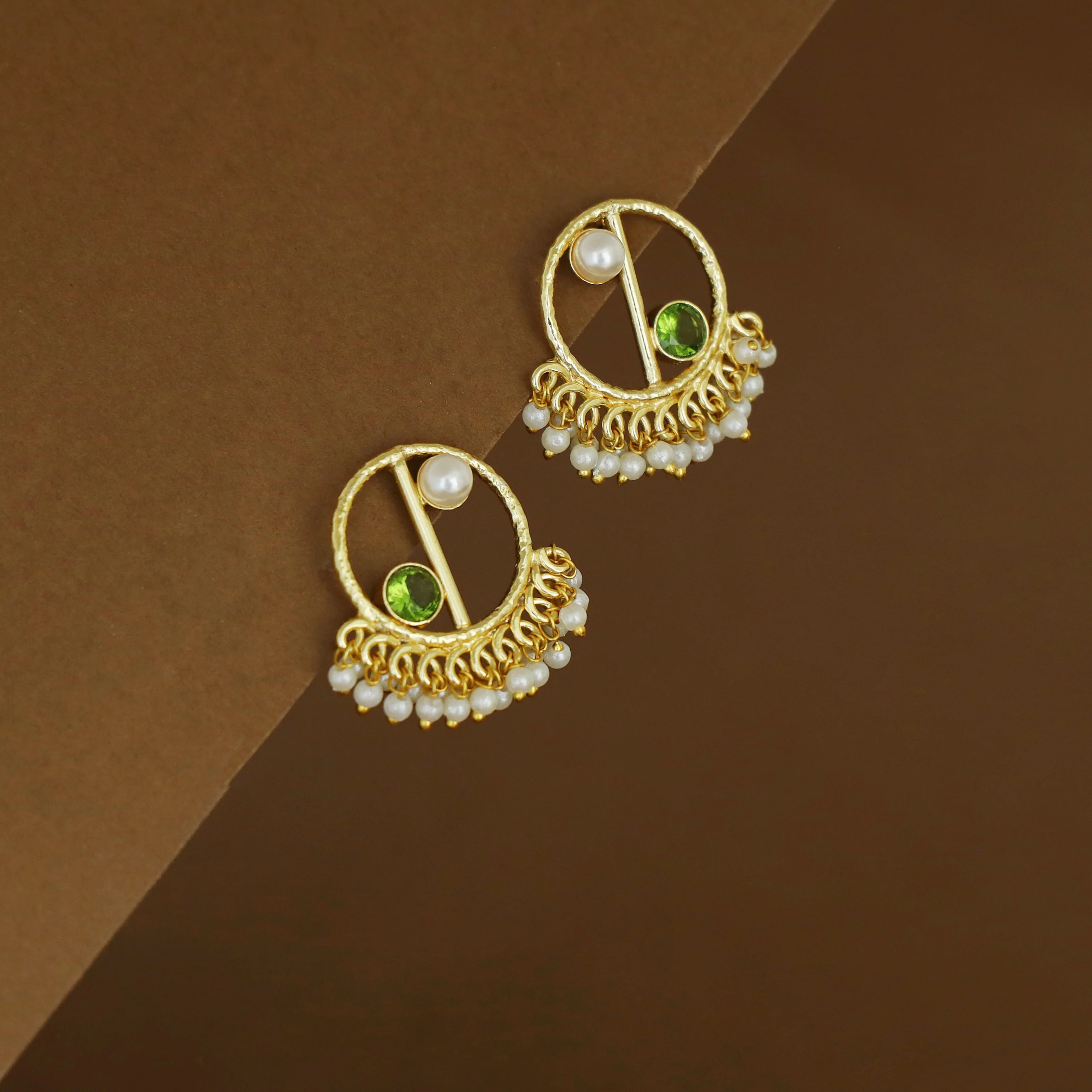Golden Hammered Circle Cluster Pearl Glossy Stone Earring - Image 12