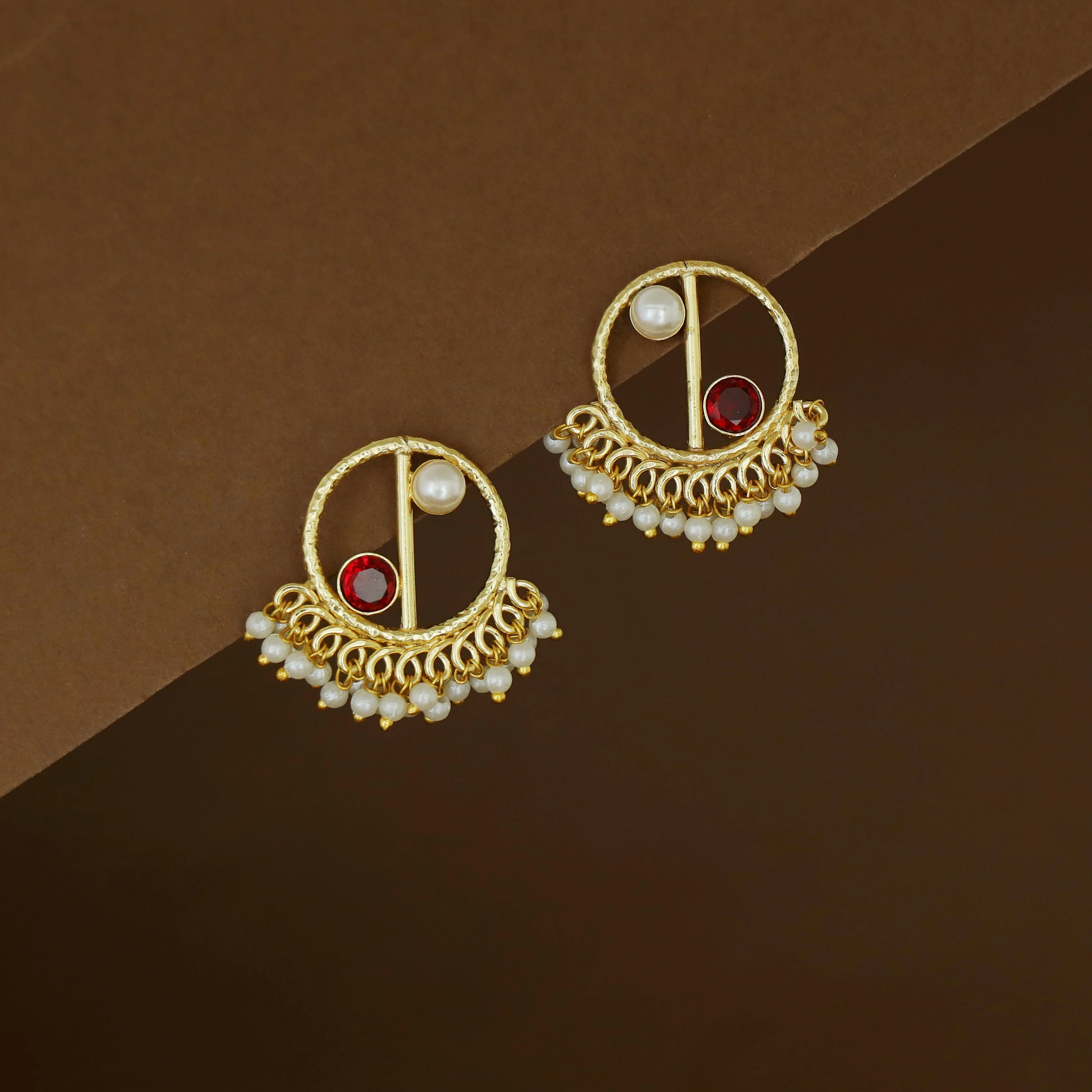 Golden Hammered Circle Cluster Pearl Glossy Stone Earring - Image 2