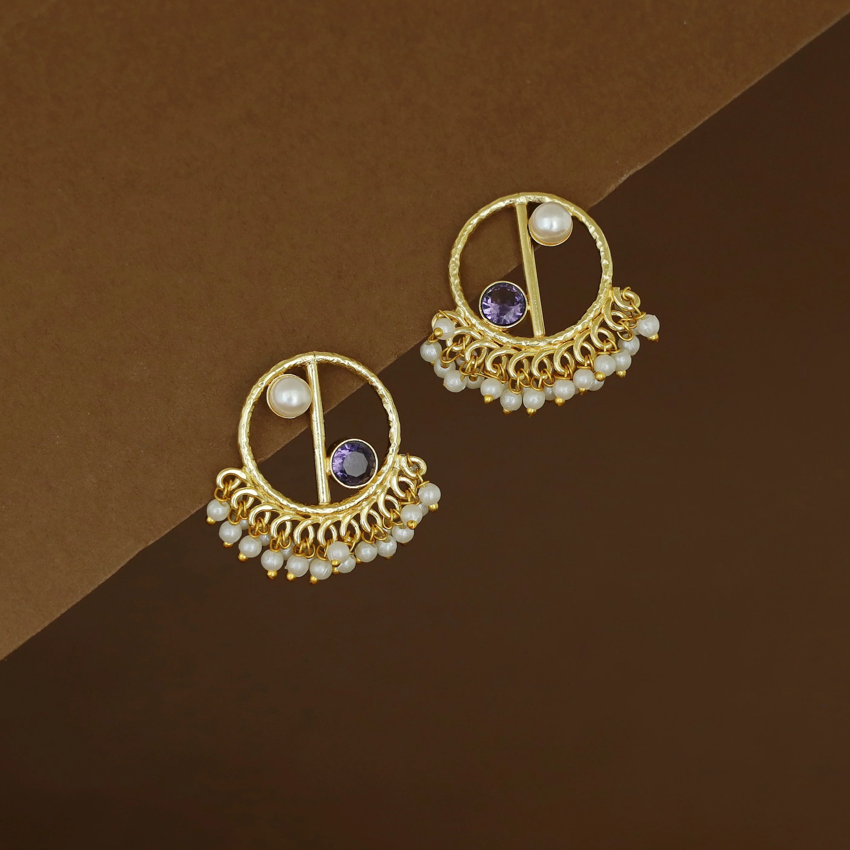 Golden Hammered Circle Cluster Pearl Glossy Stone Earring - Image 3