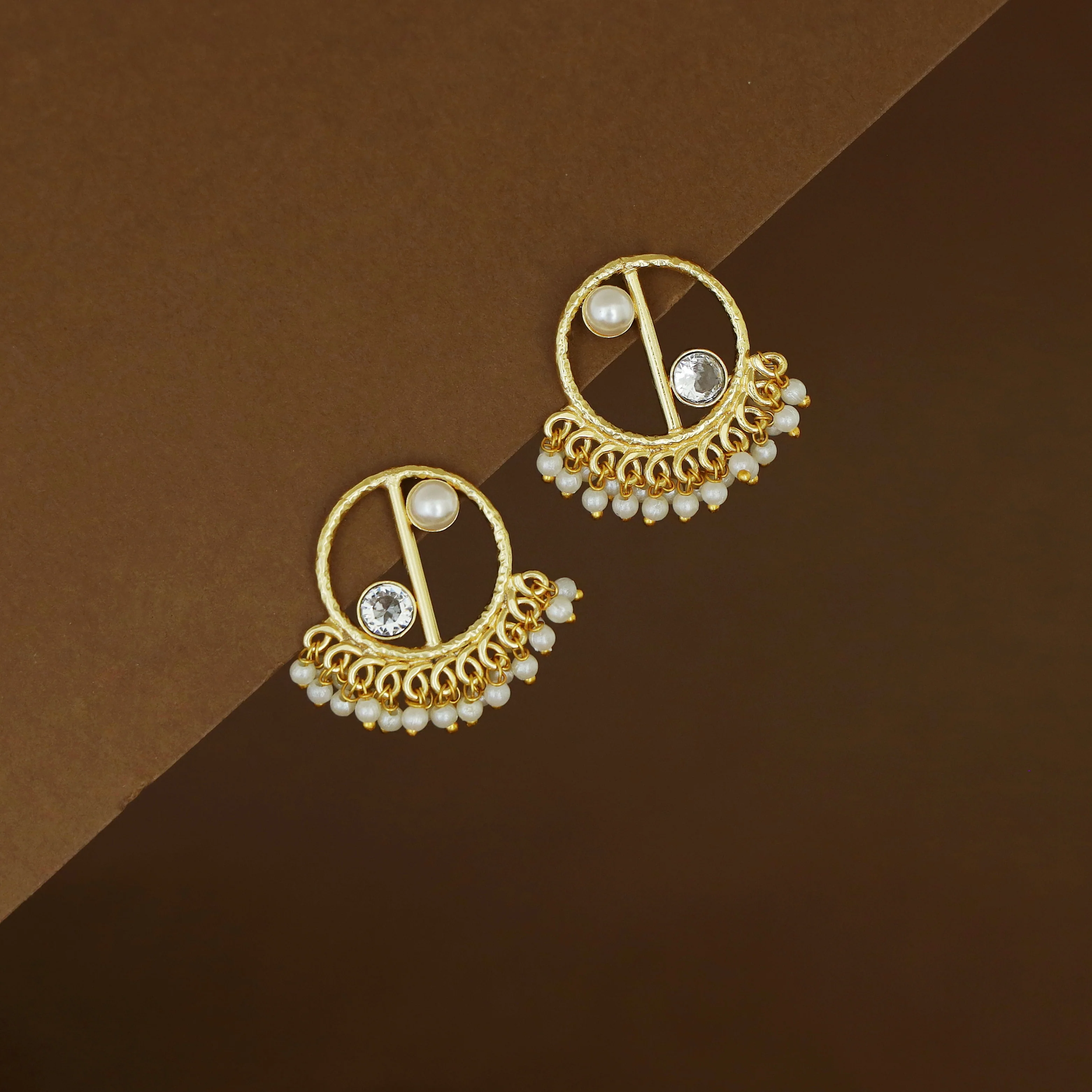 Golden Hammered Circle Cluster Pearl Glossy Stone Earring - Image 5