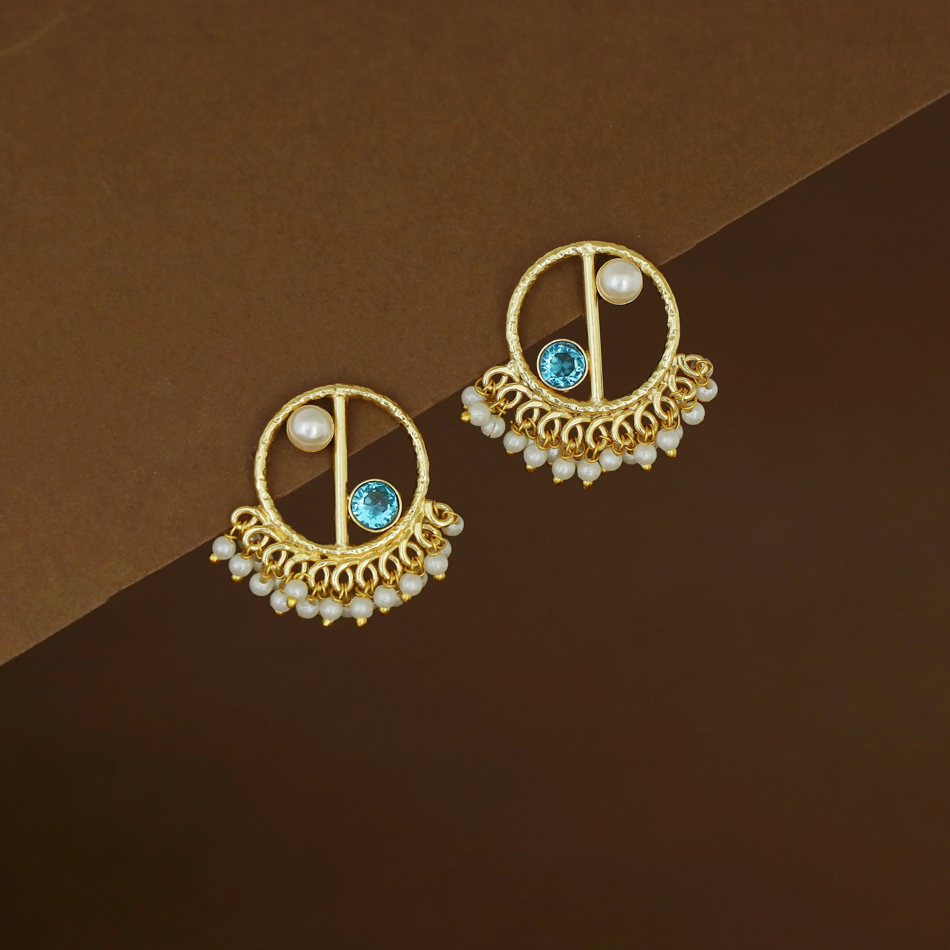 Golden Hammered Circle Cluster Pearl Glossy Stone Earring - Image 7