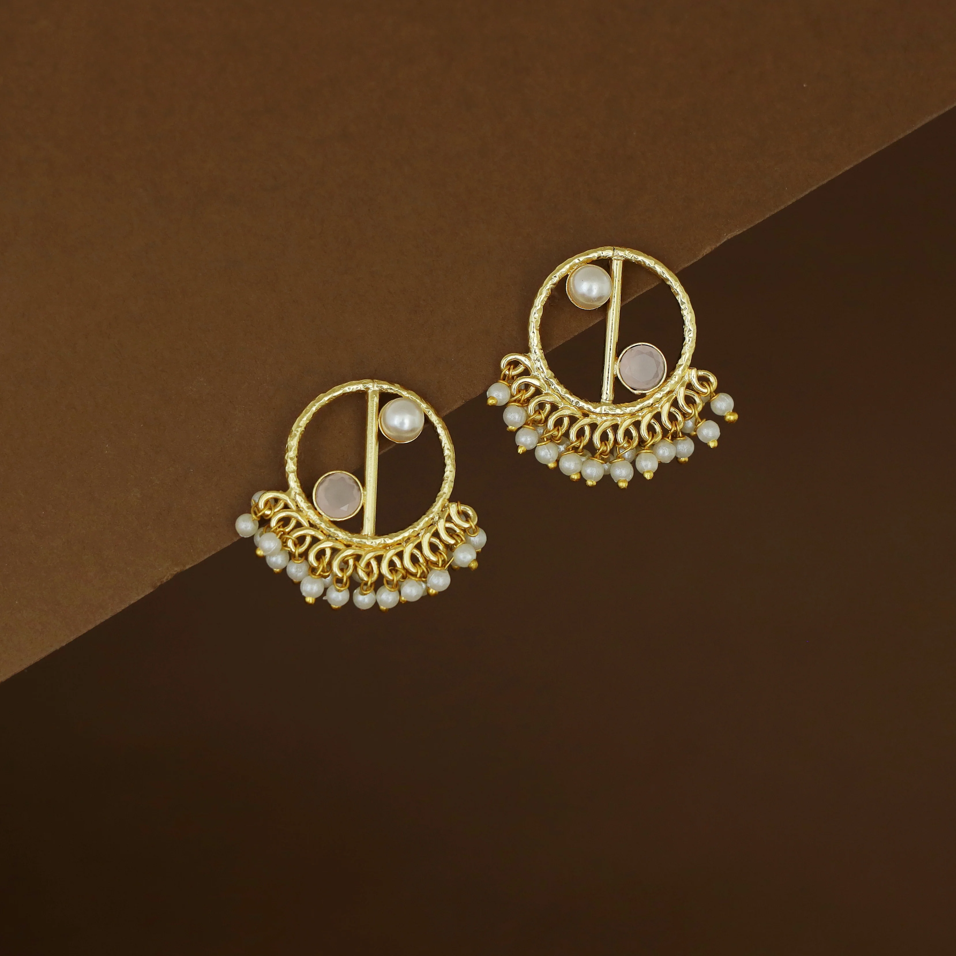 Golden Hammered Circle Cluster Pearl Glossy Stone Earring - Image 8