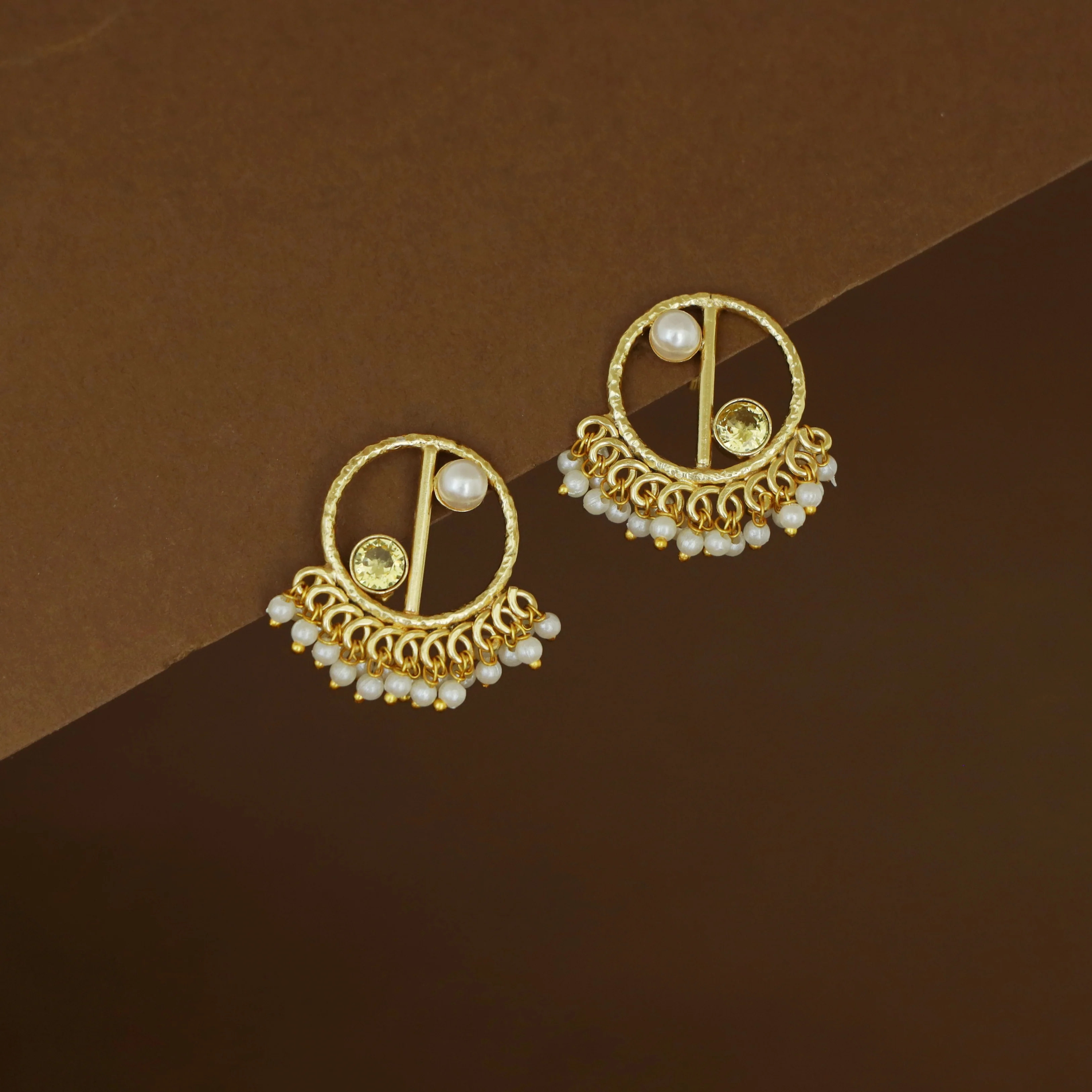 Golden Hammered Circle Cluster Pearl Glossy Stone Earring - Image 9