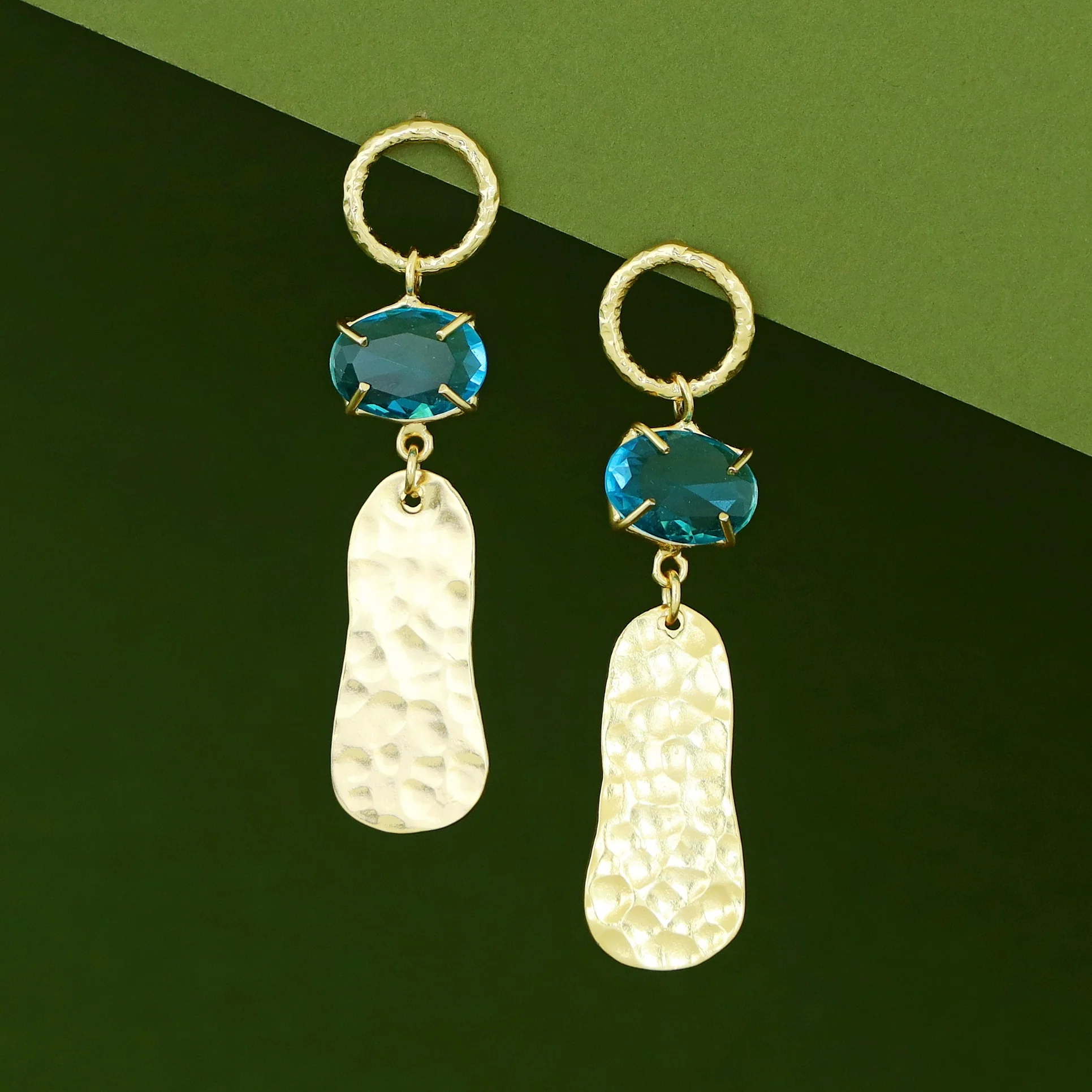 Golden Circle Hammered Claw Glossy Stone Earring - Image 5