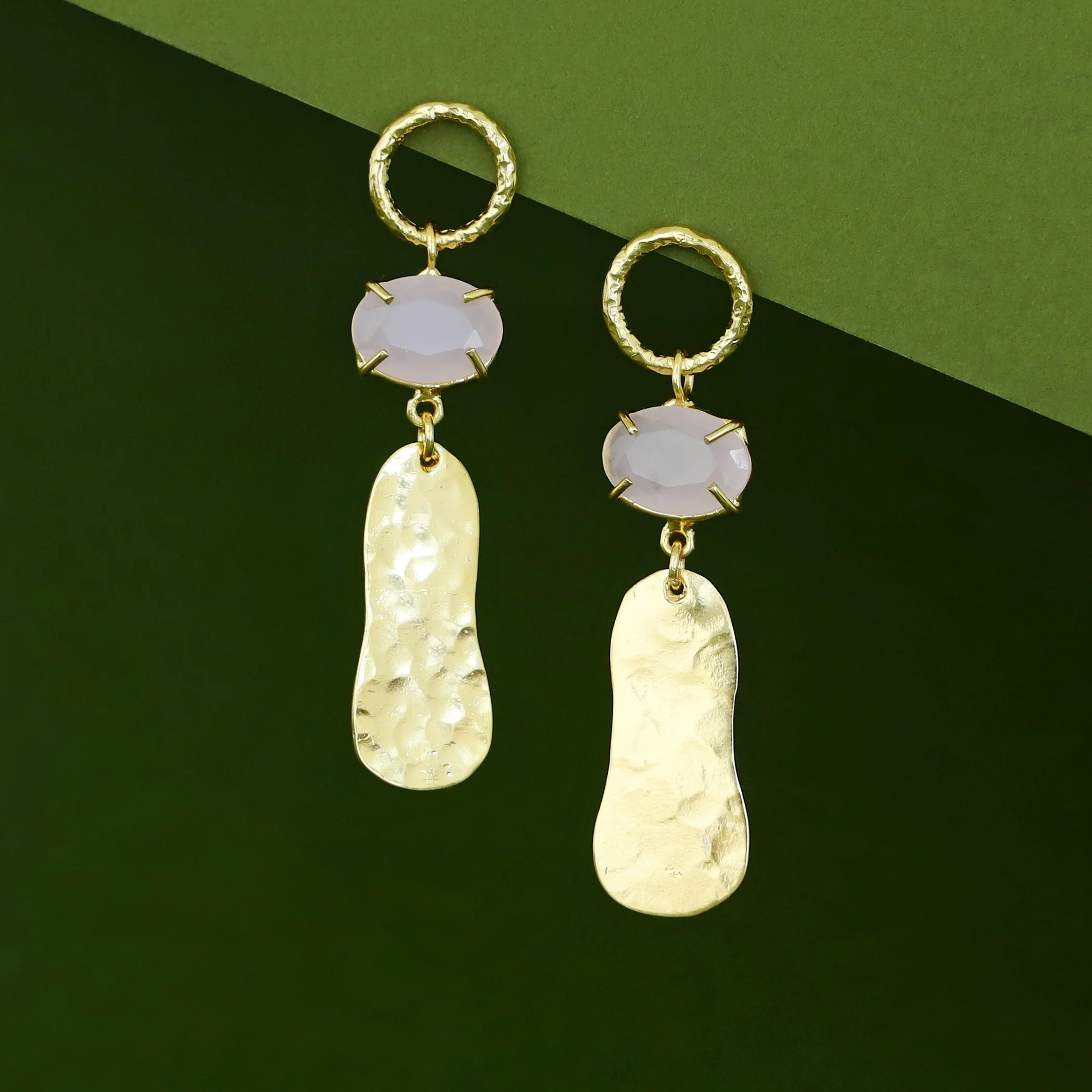 Golden Circle Hammered Claw Glossy Stone Earring - Image 6