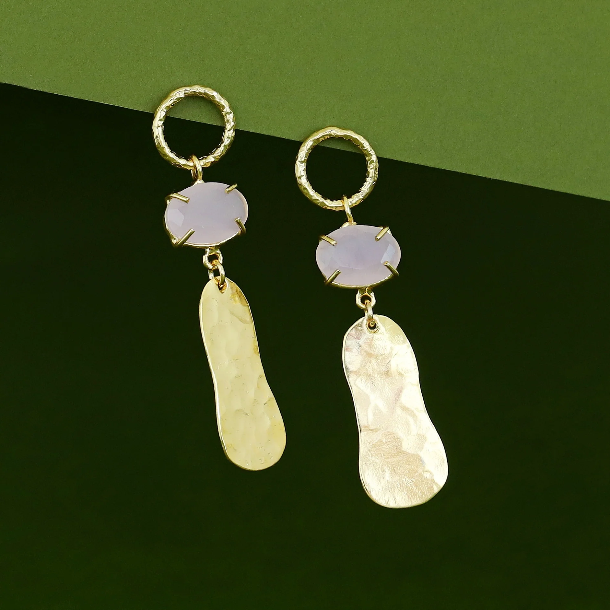 Golden Circle Hammered Claw Glossy Stone Earring - Image 7