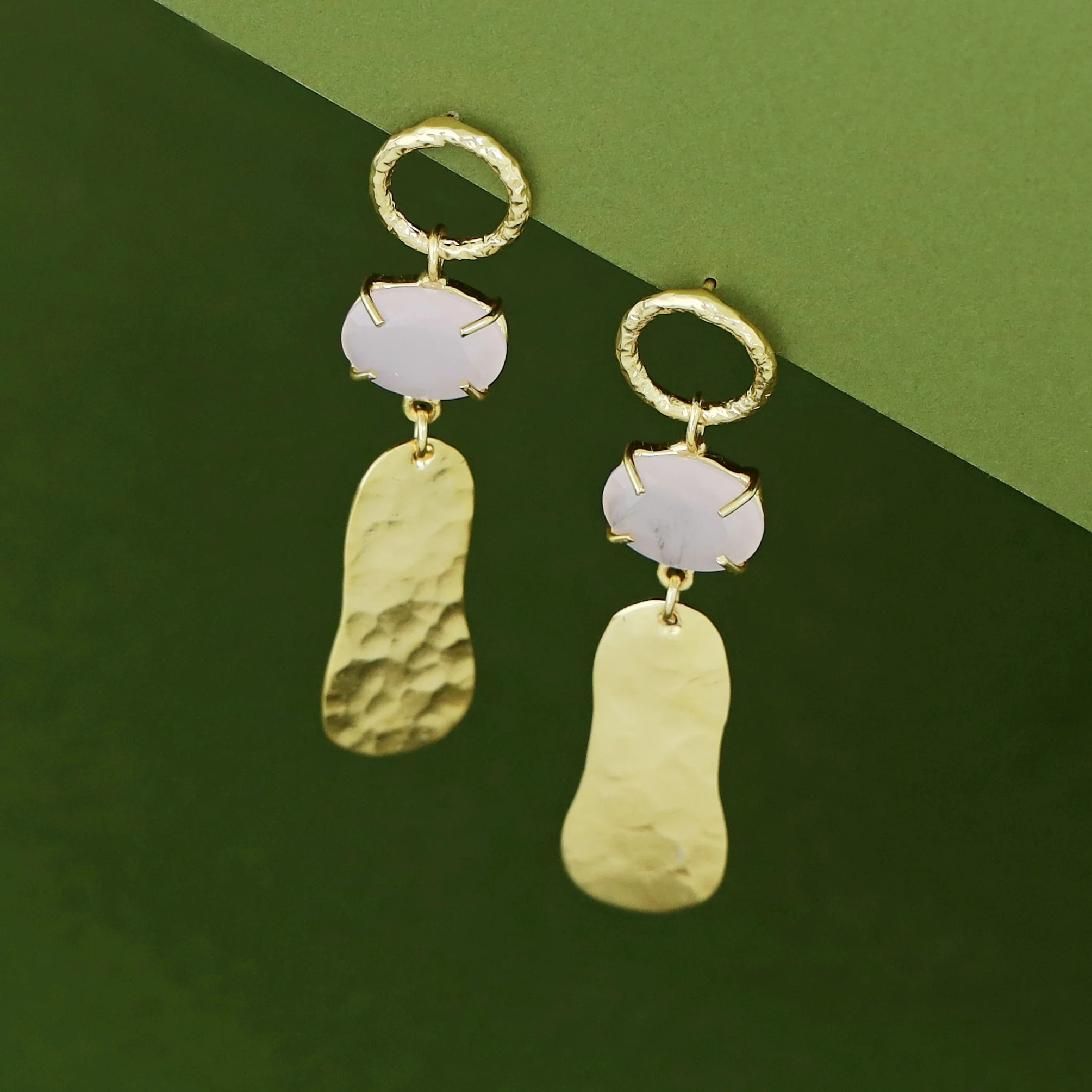 Golden Circle Hammered Claw Glossy Stone Earring - Image 8