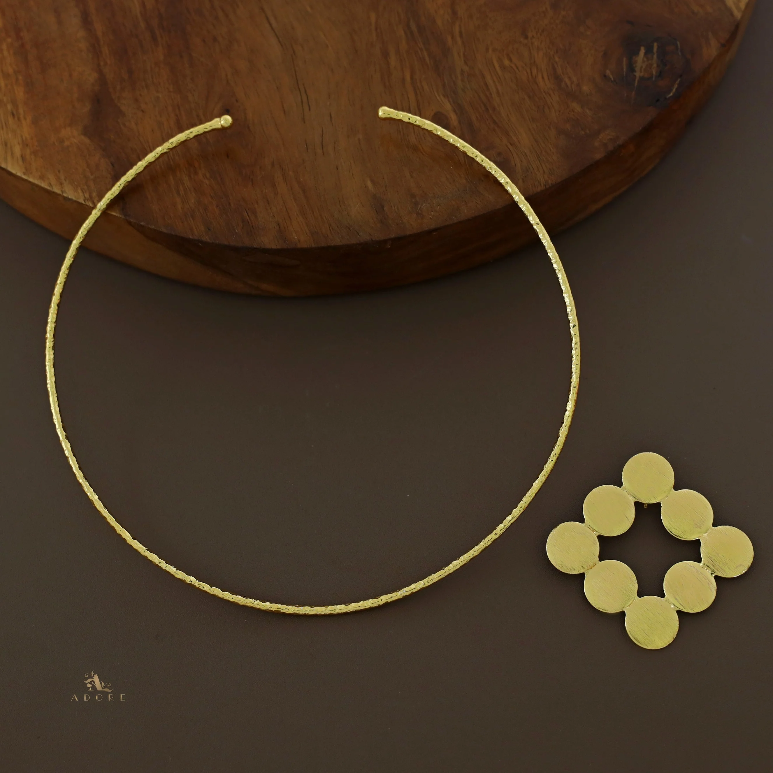 Golden Hammered Octa Circles Neck Cuff - Image 3