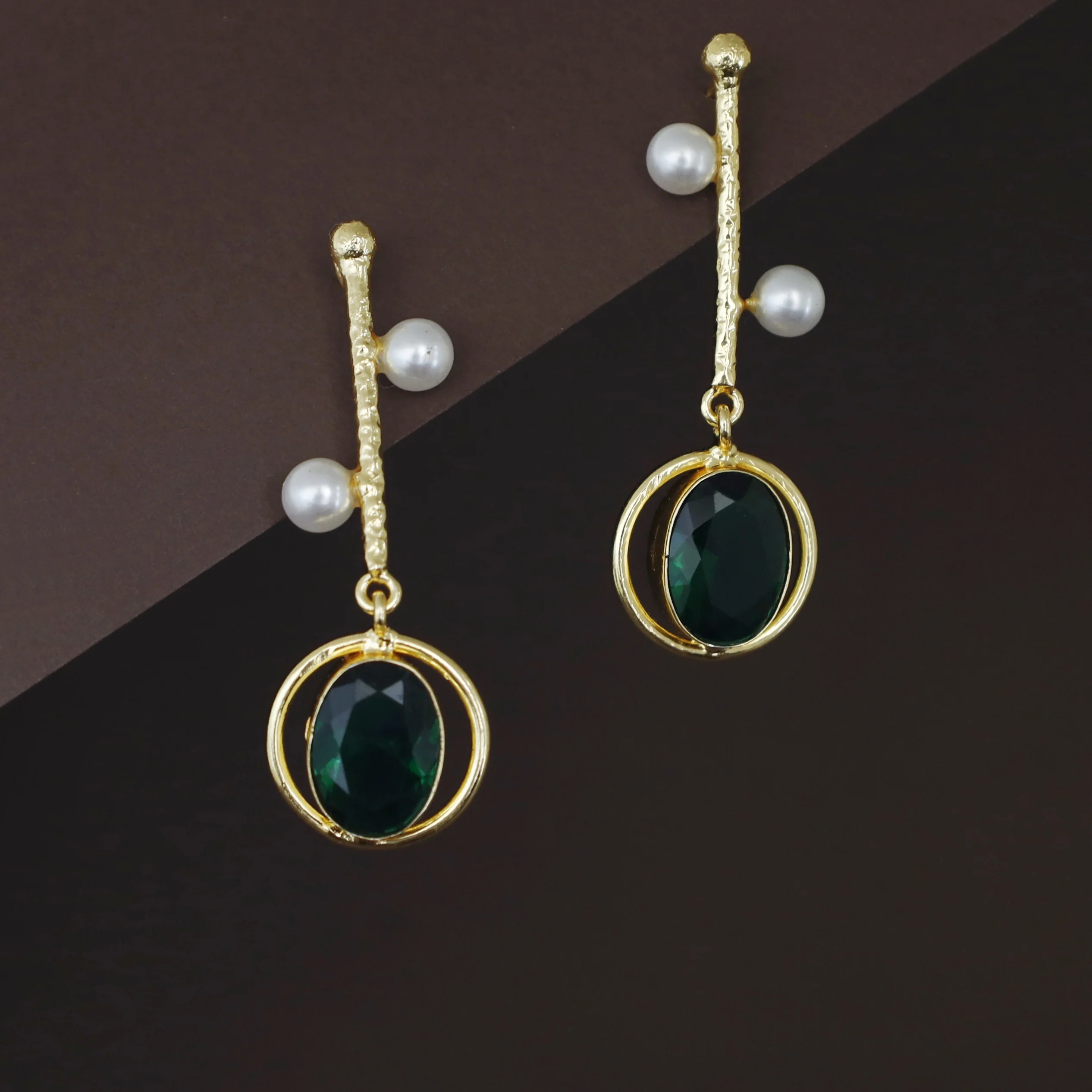 Golden Hammered Stick Pearl Oval Glossy Earring - Image 2