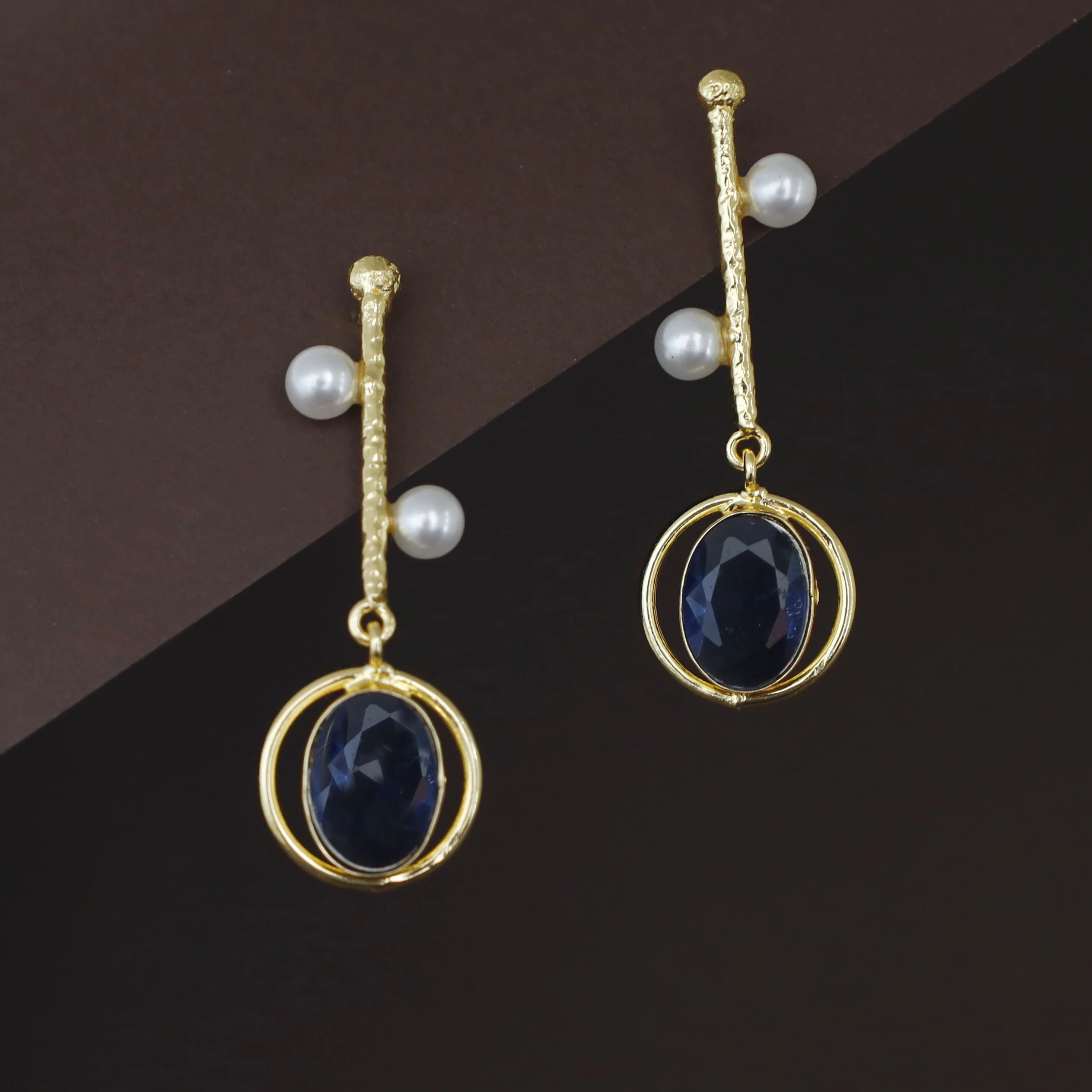 Golden Hammered Stick Pearl Oval Glossy Earring - Image 6