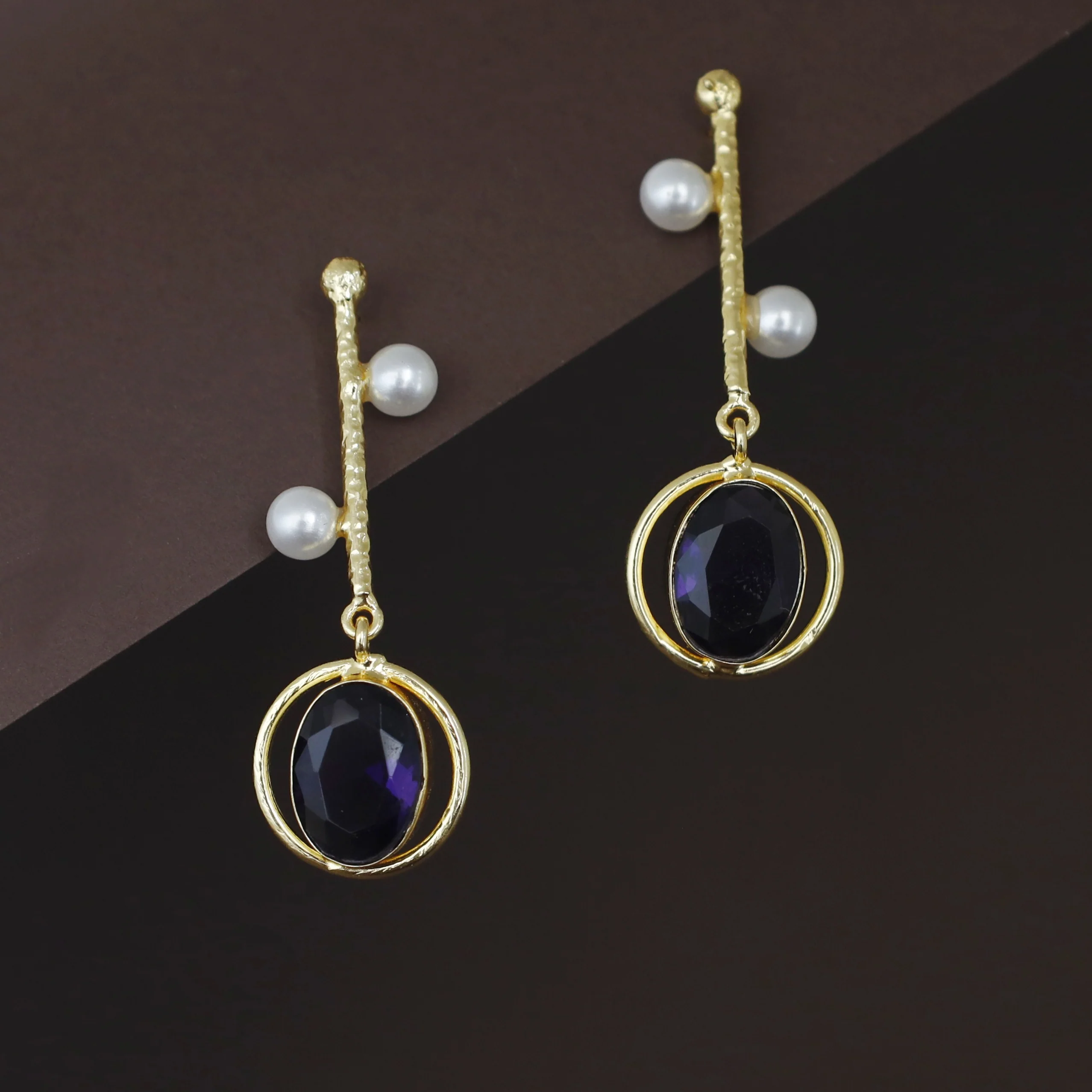 Golden Hammered Stick Pearl Oval Glossy Earring - Image 7