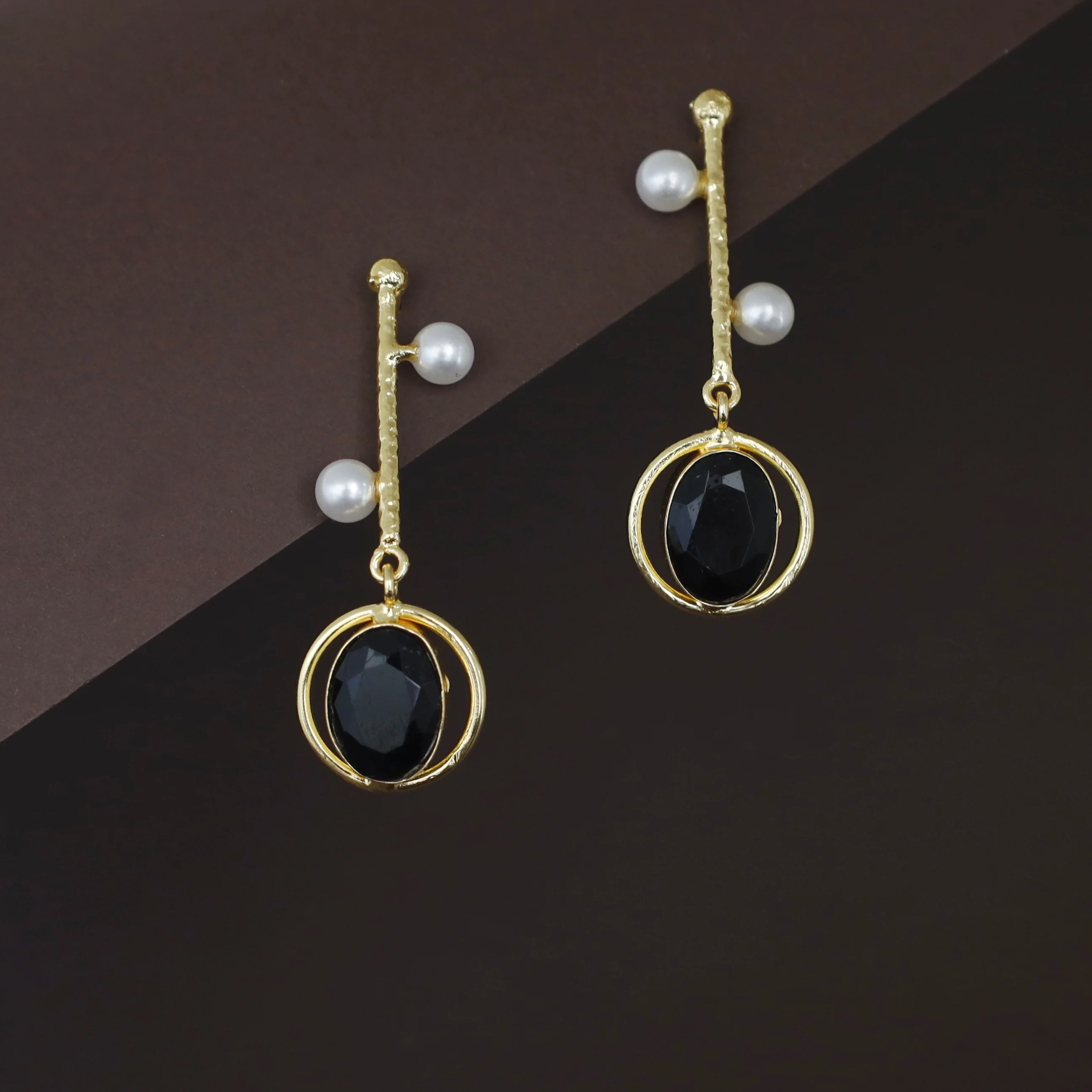 Golden Hammered Stick Pearl Oval Glossy Earring - Image 8