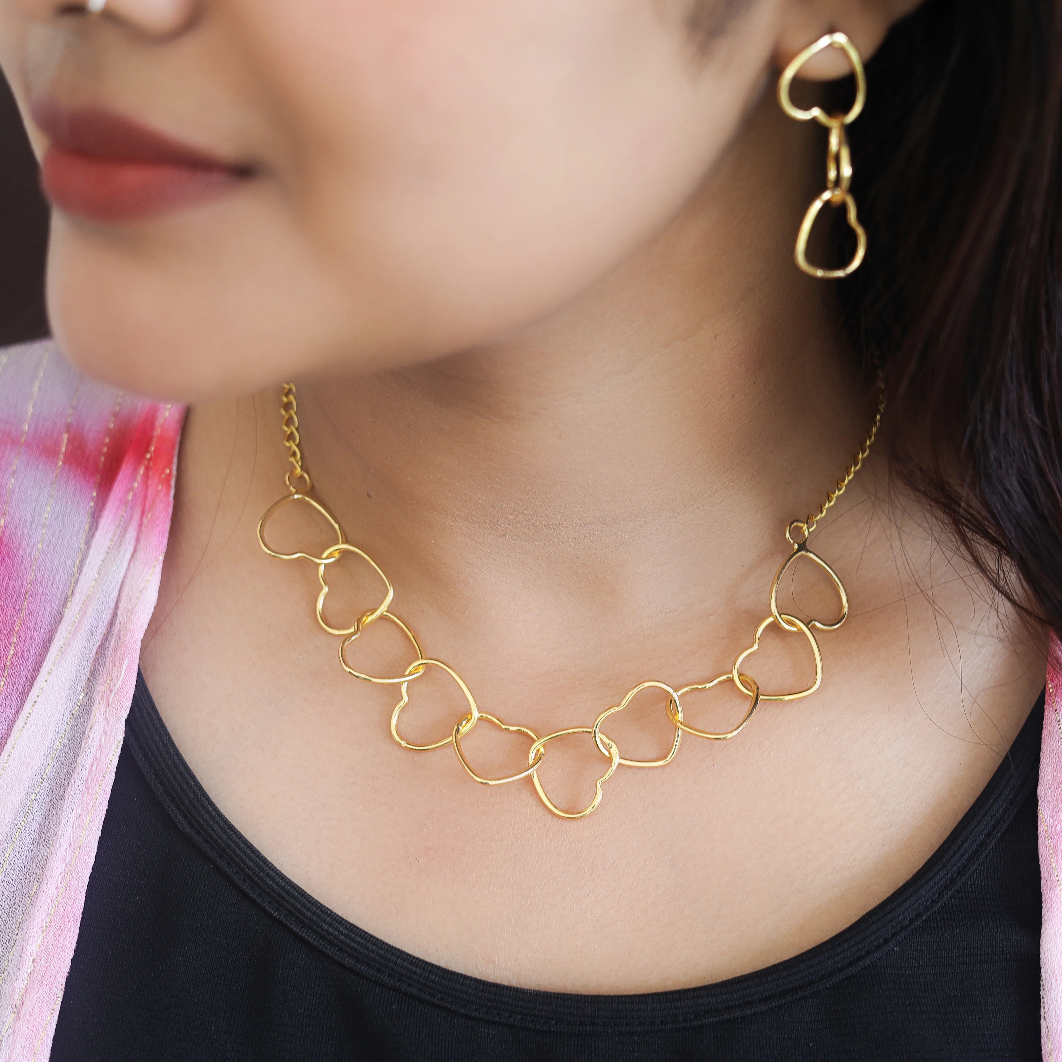 Golden Heart Neckpiece With Earring - Image 2
