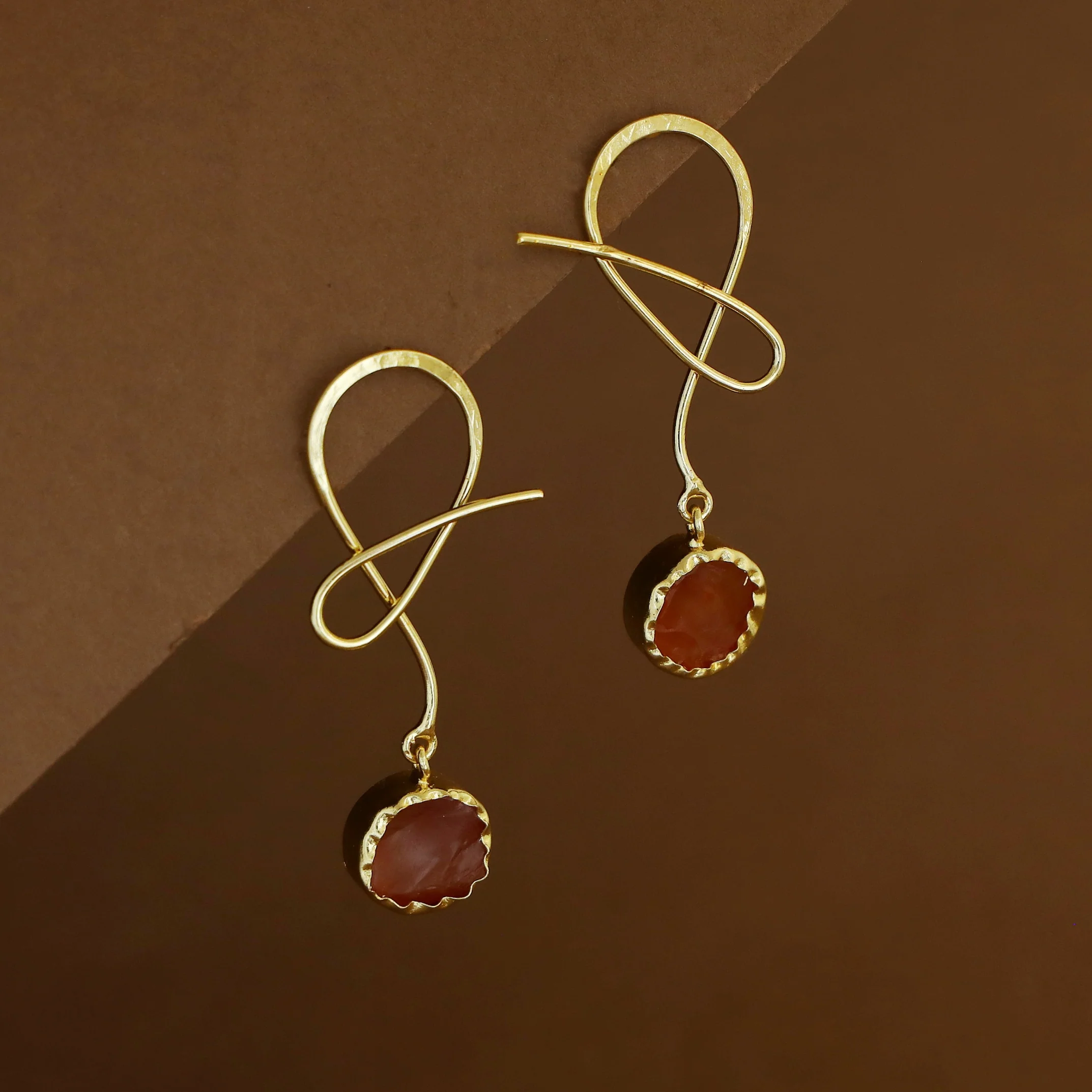 Golden Infinity Ribbon Raw Stone Earring - Image 3