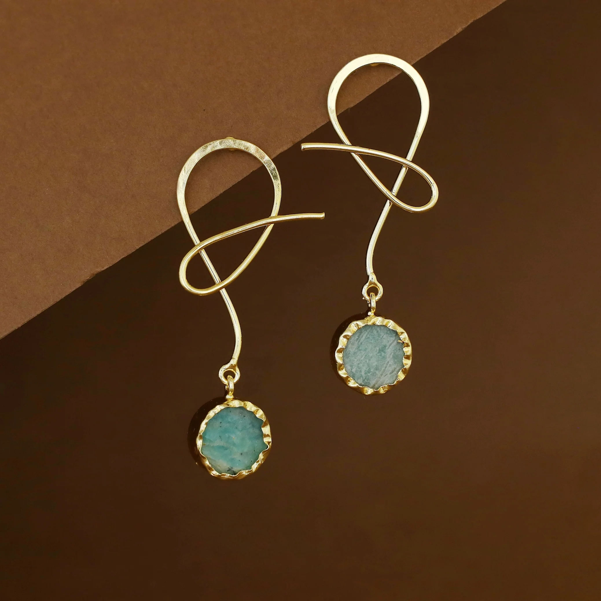 Golden Infinity Ribbon Raw Stone Earring - Image 4