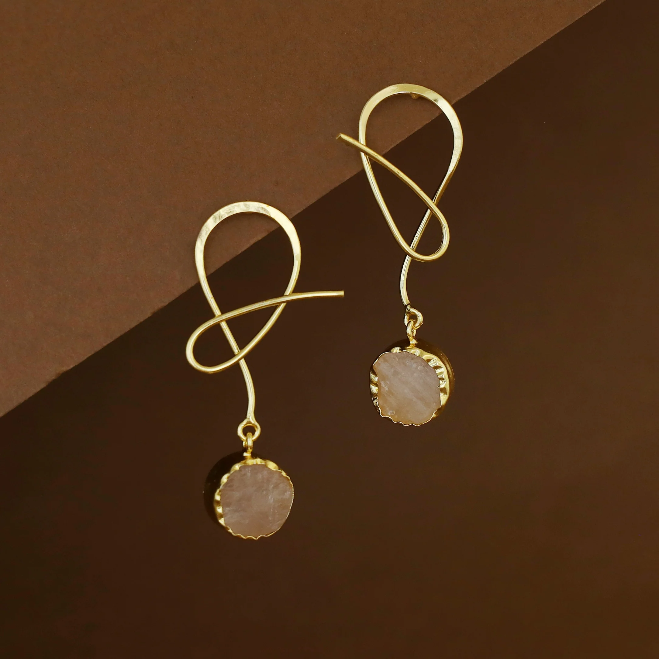 Golden Infinity Ribbon Raw Stone Earring - Image 6