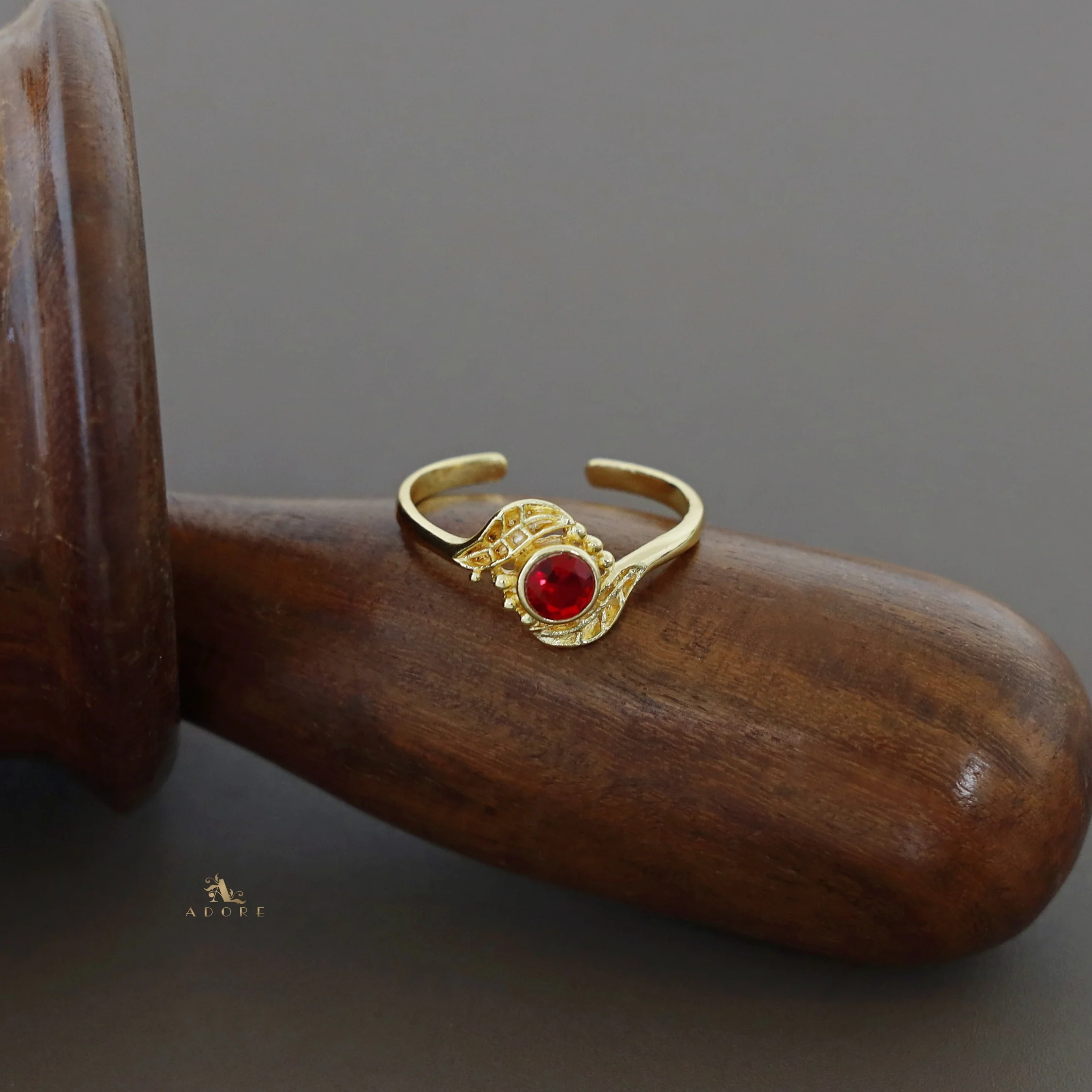 Golden Leafy Round Glossy Ring - Image 2