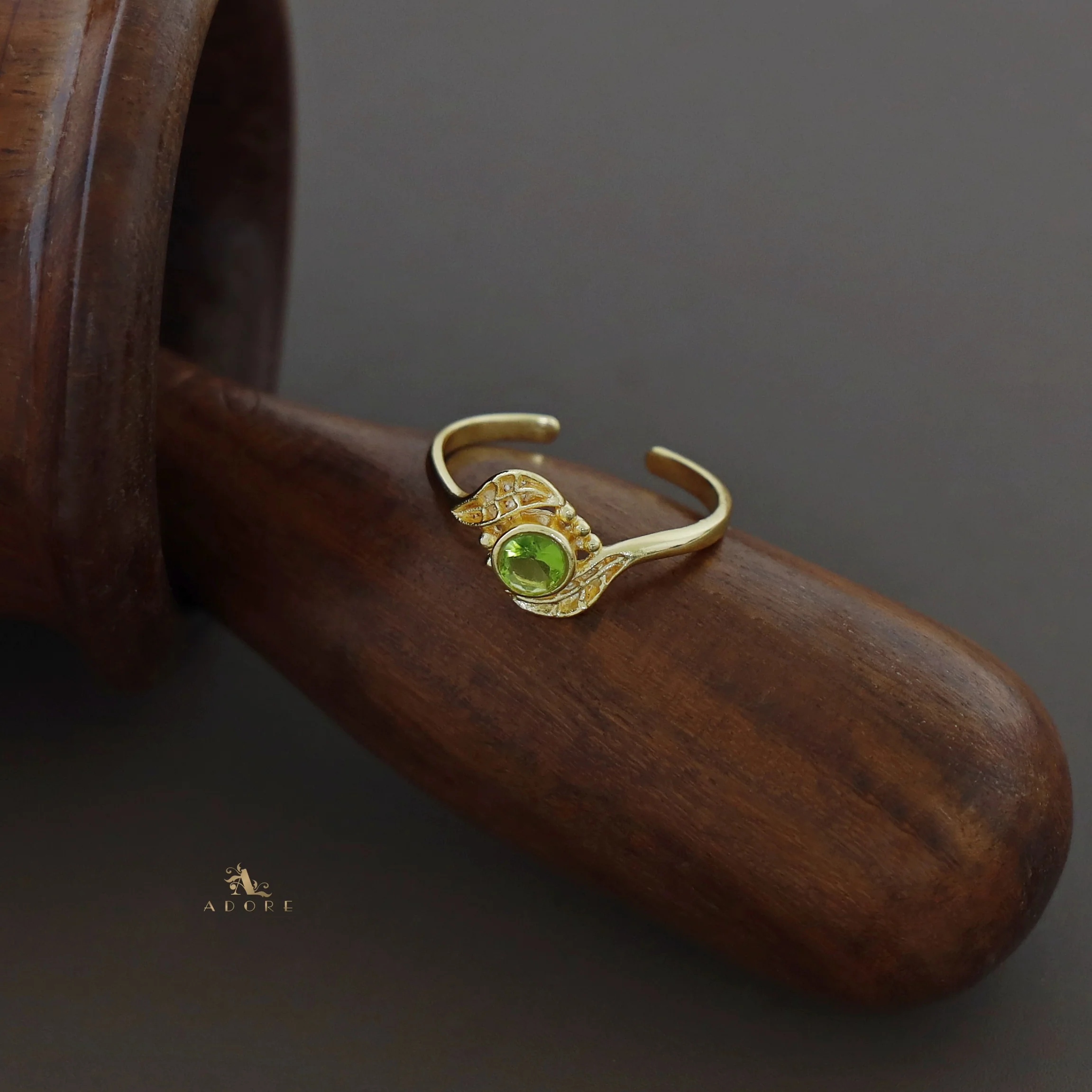 Golden Leafy Round Glossy Ring - Image 3
