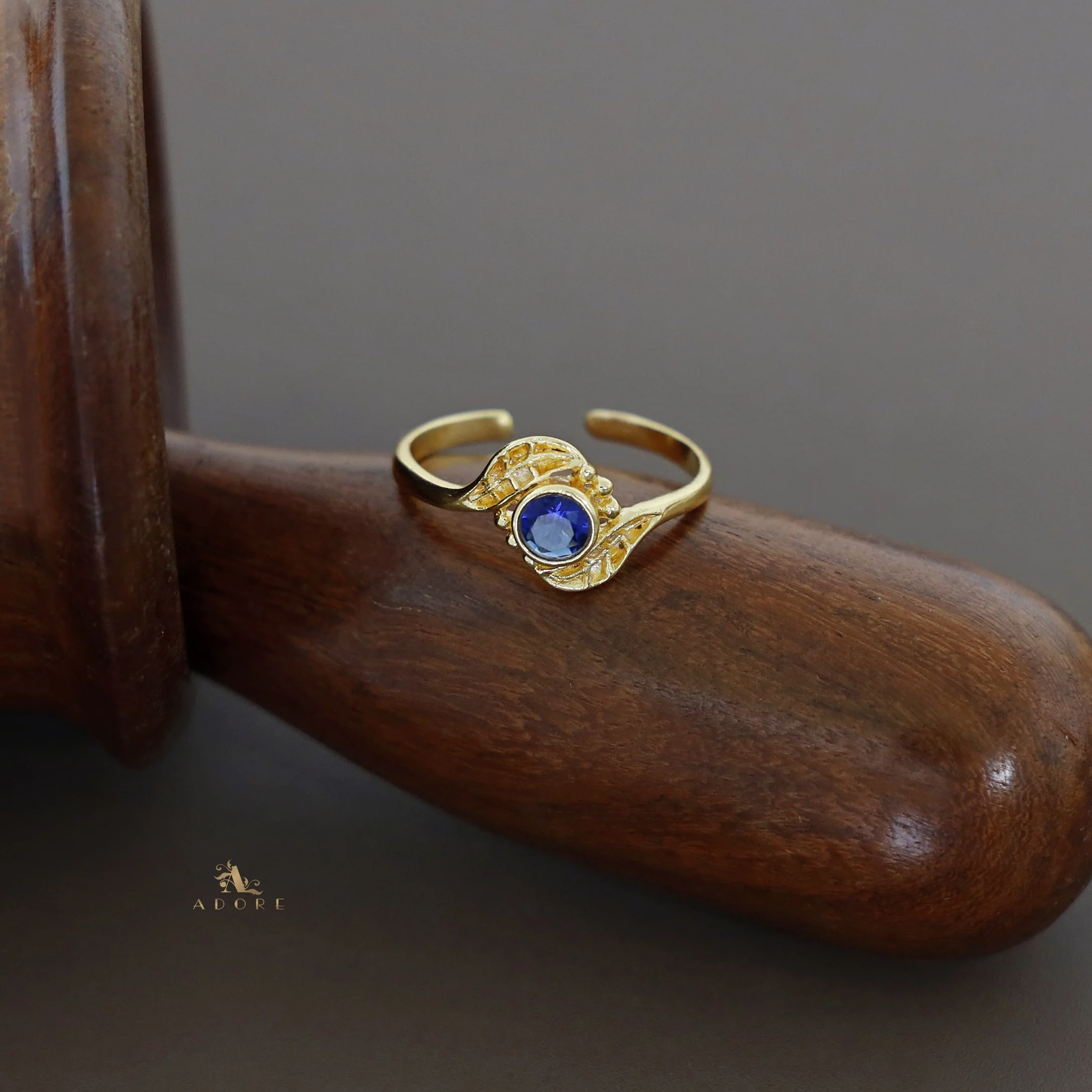 Golden Leafy Round Glossy Ring - Image 4