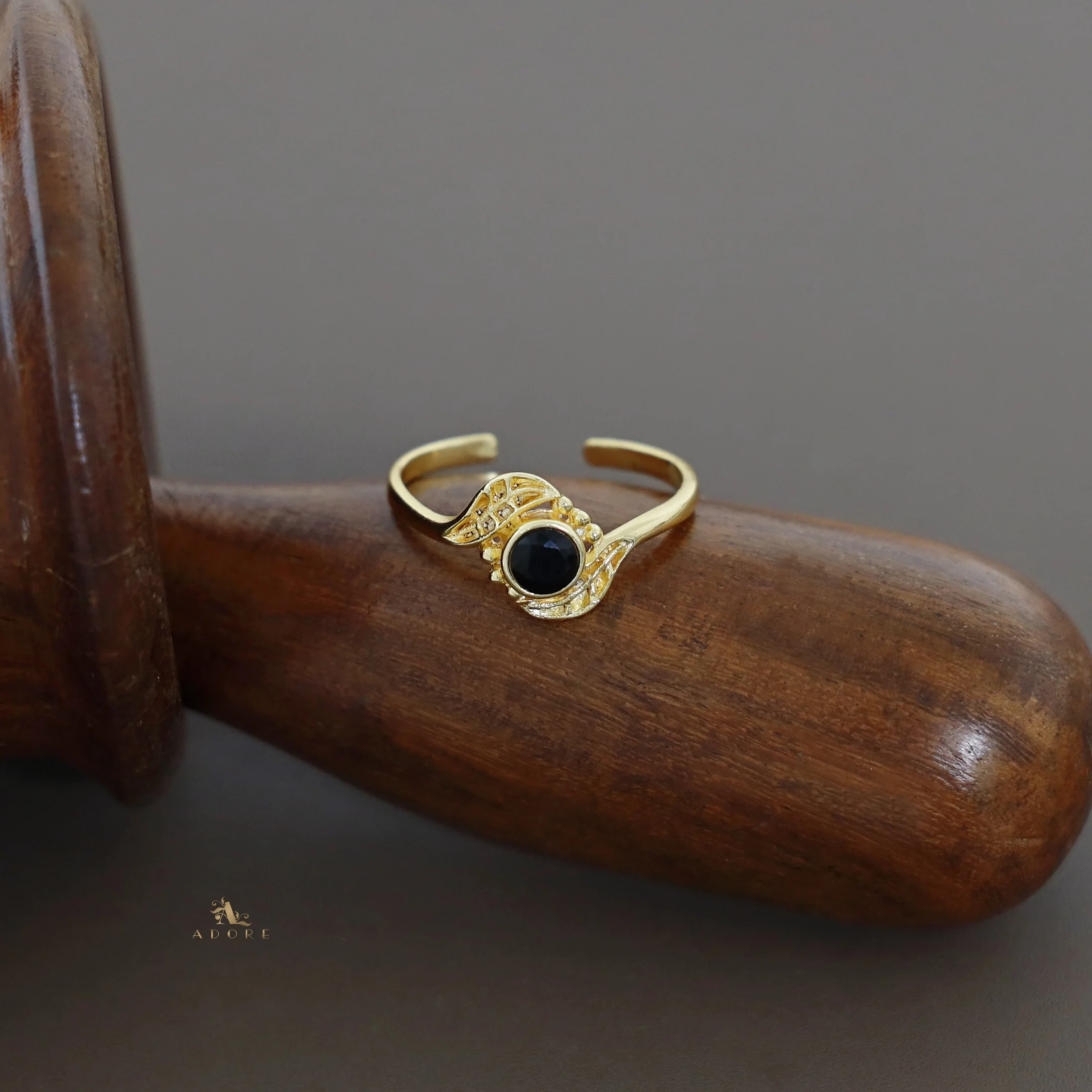 Golden Leafy Round Glossy Ring - Image 6