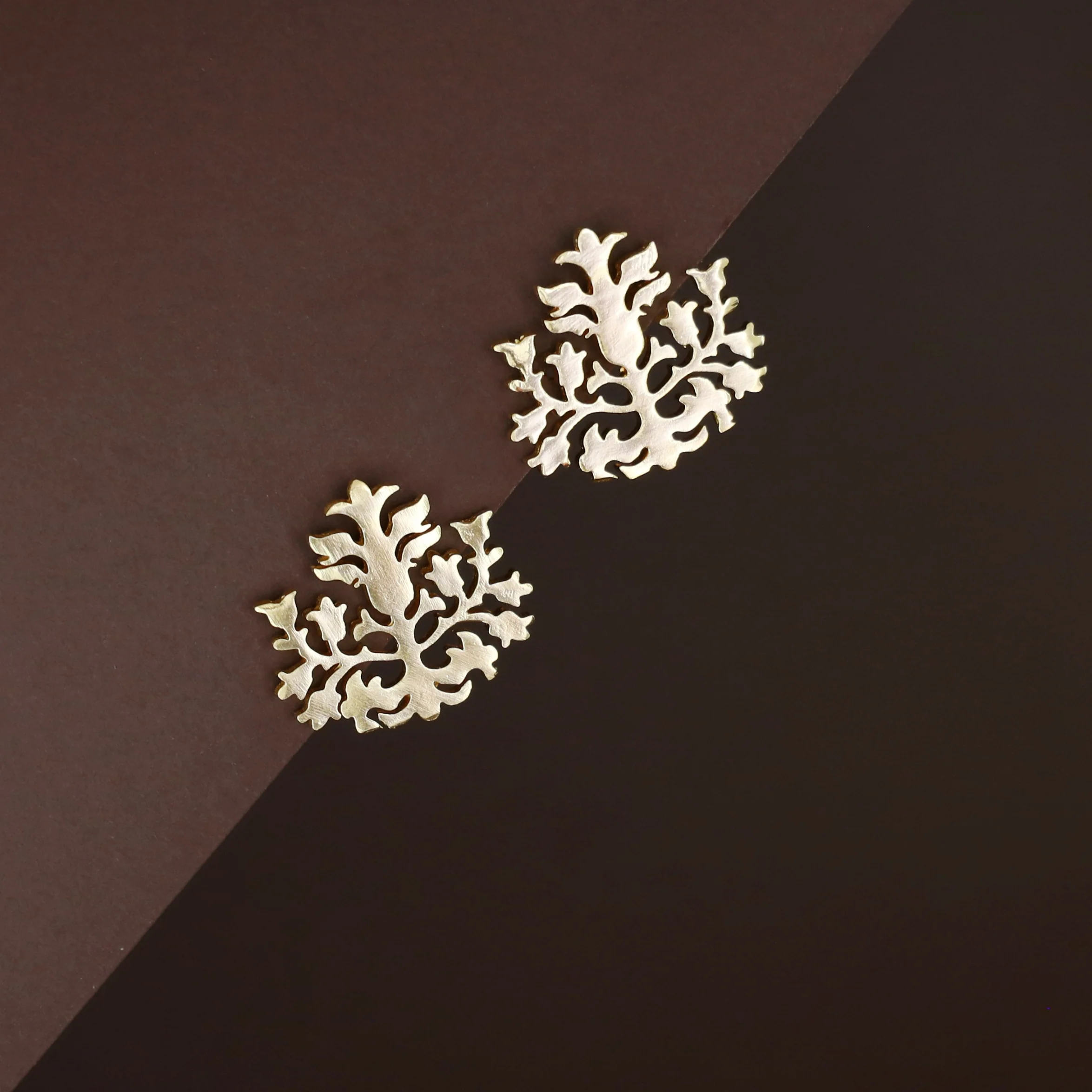 Golden Liv Filigree Earring - Image 2